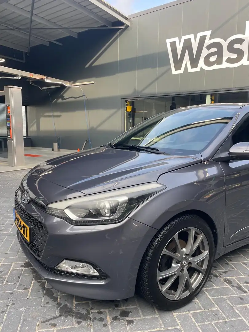 Hyundai i20 Šedá - 1