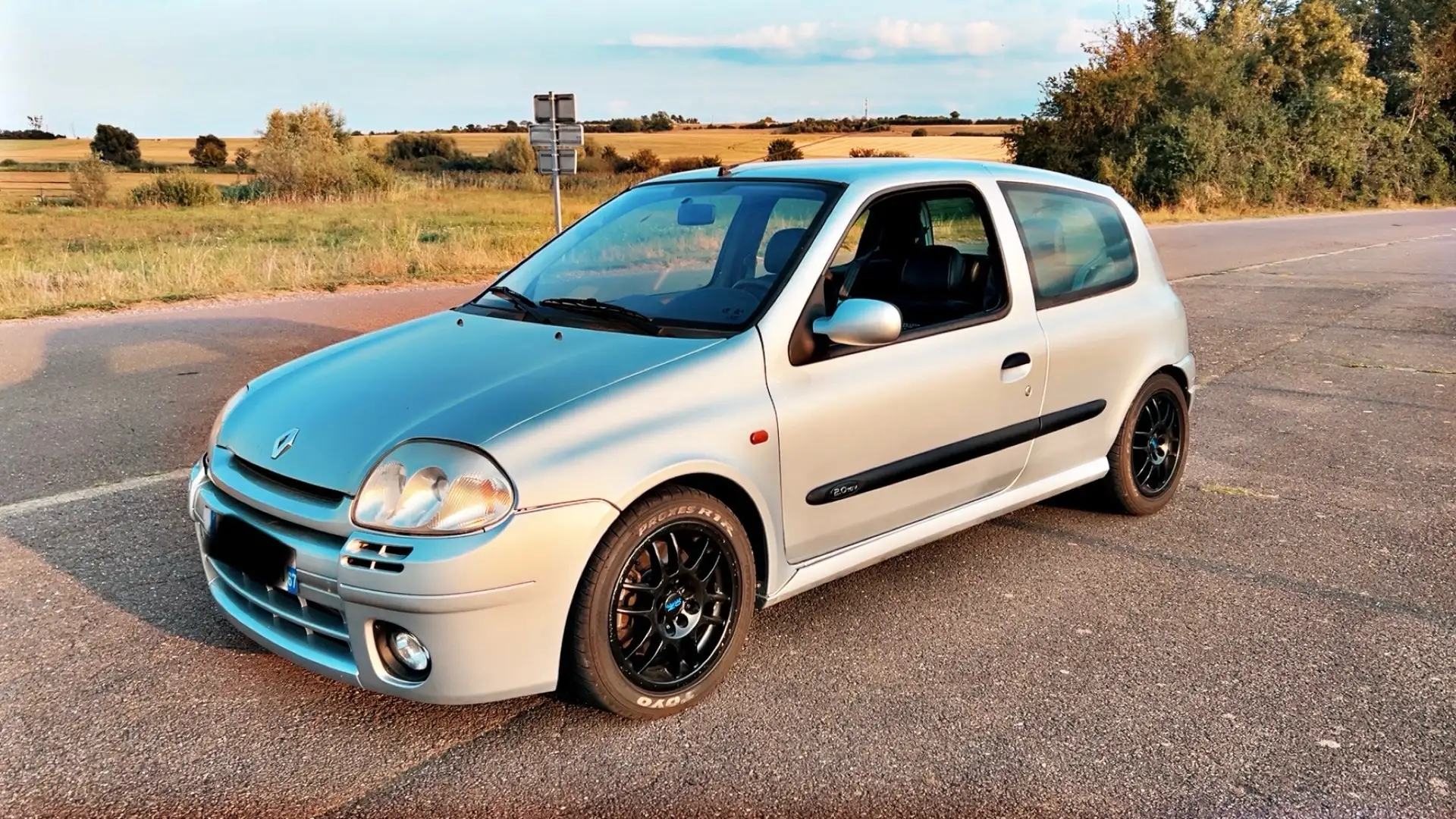 Renault Clio RS 2.0i 16V Sport - 1