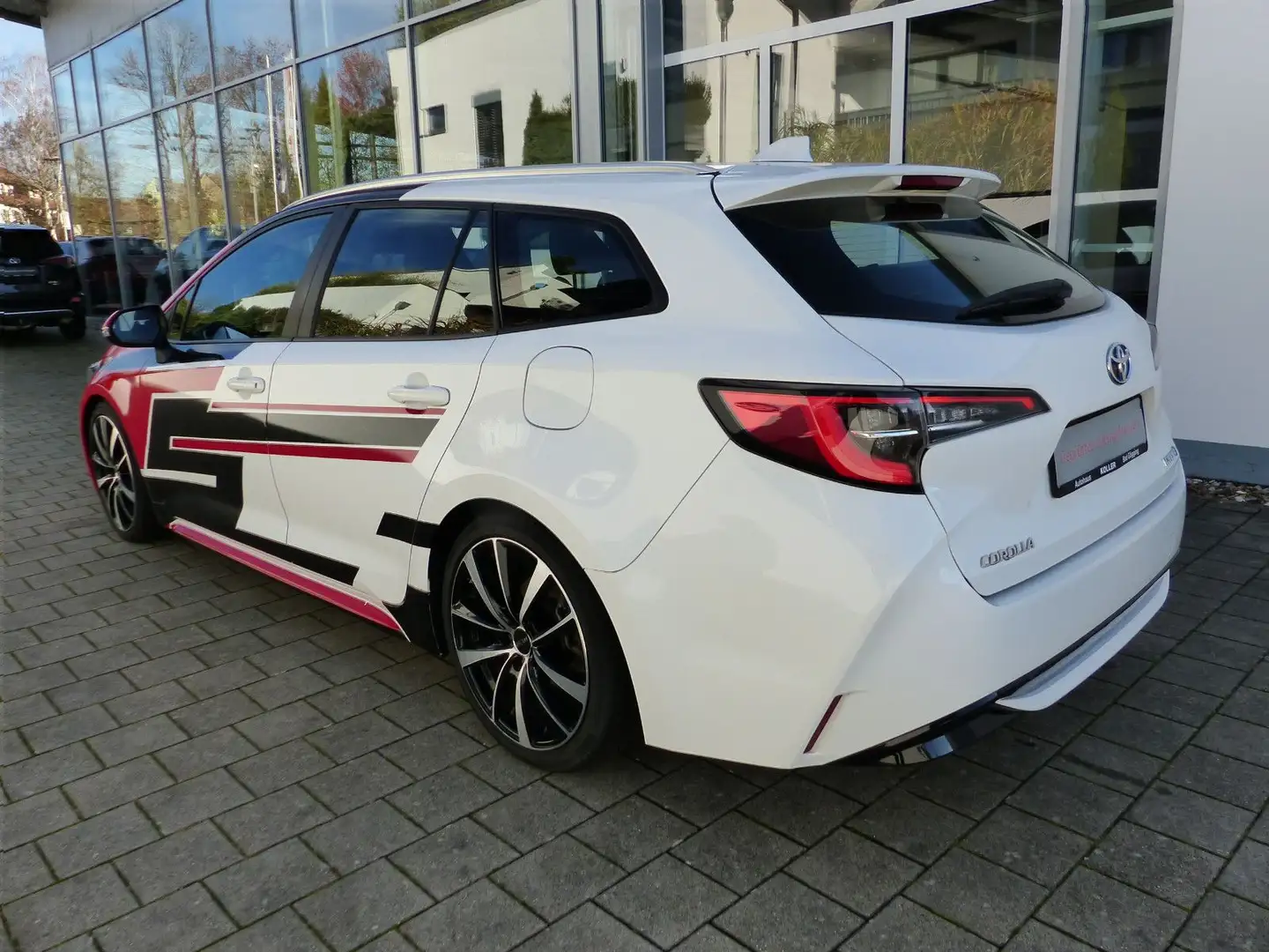 Toyota Corolla TS 2.0 Hybrid Business Edition Navi LED Blanc - 2