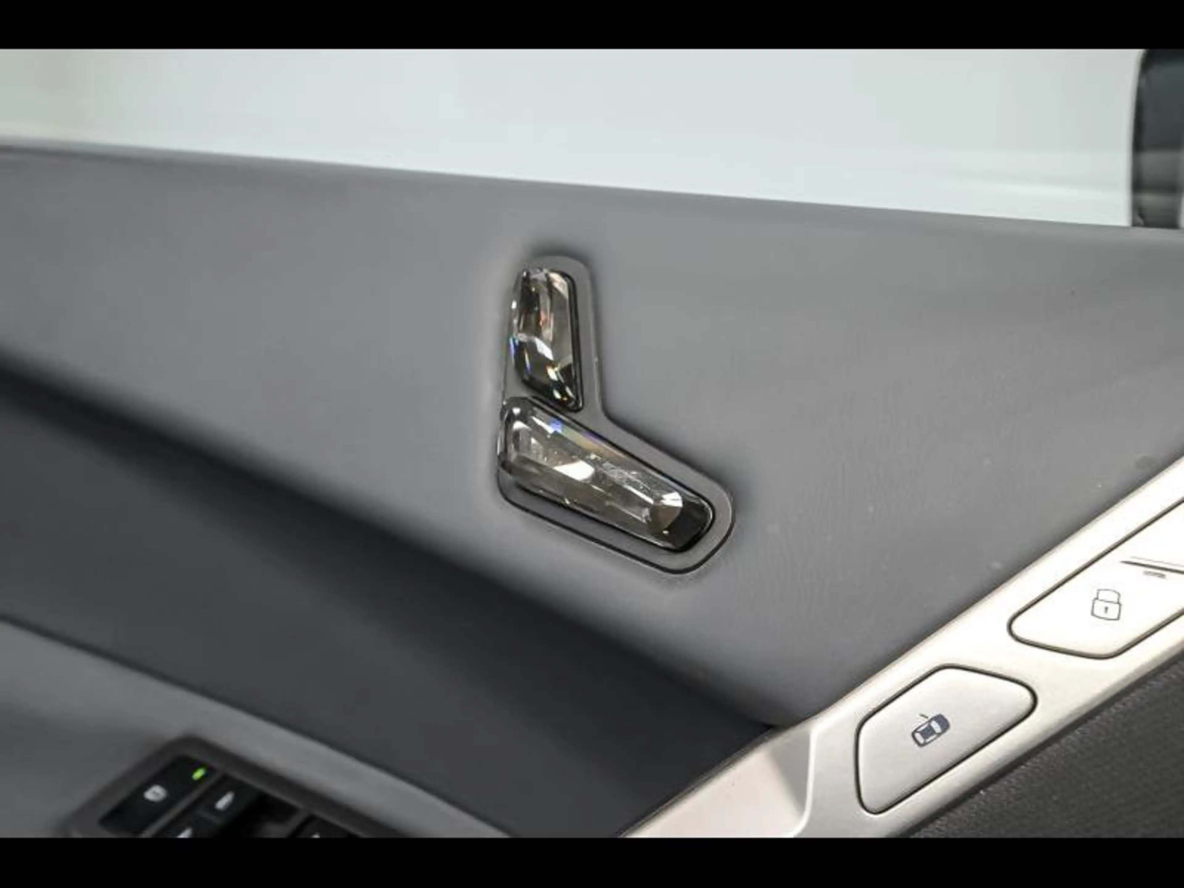 BMW iX xDrive40 - Sport|PanoLounge|360CAm|H&K — photo 14