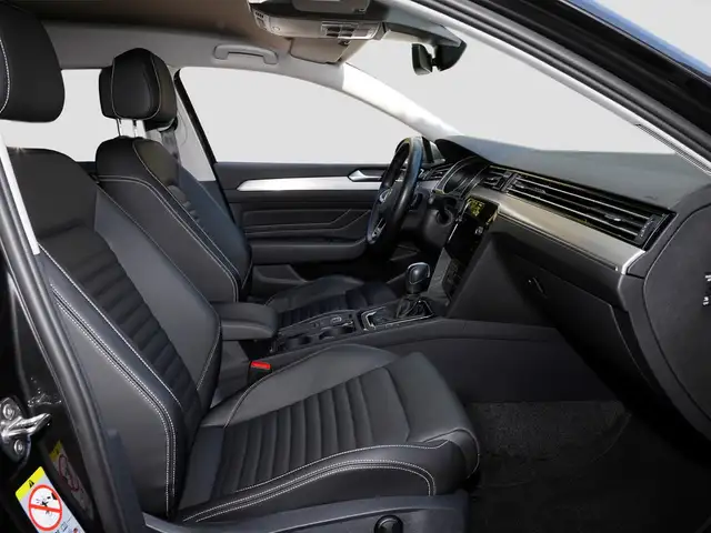 Volkswagen Passat view 9