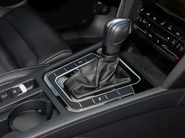 Volkswagen Passat view 11