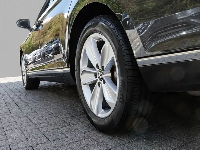 Volkswagen Passat view 7
