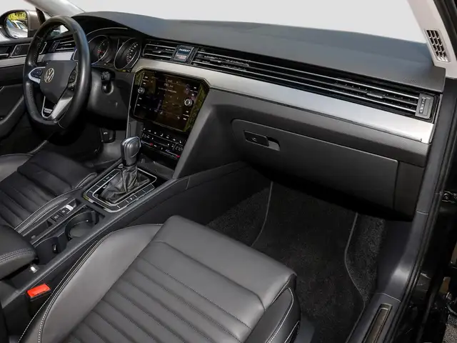 Volkswagen Passat view 10