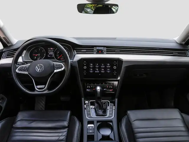 Volkswagen Passat view 14
