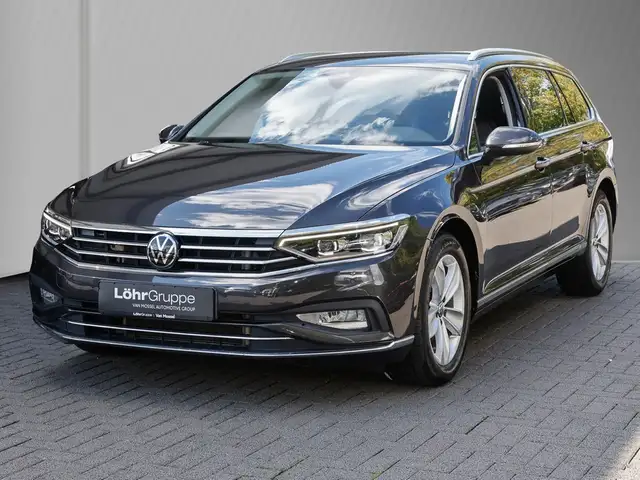 Volkswagen Passat view 4