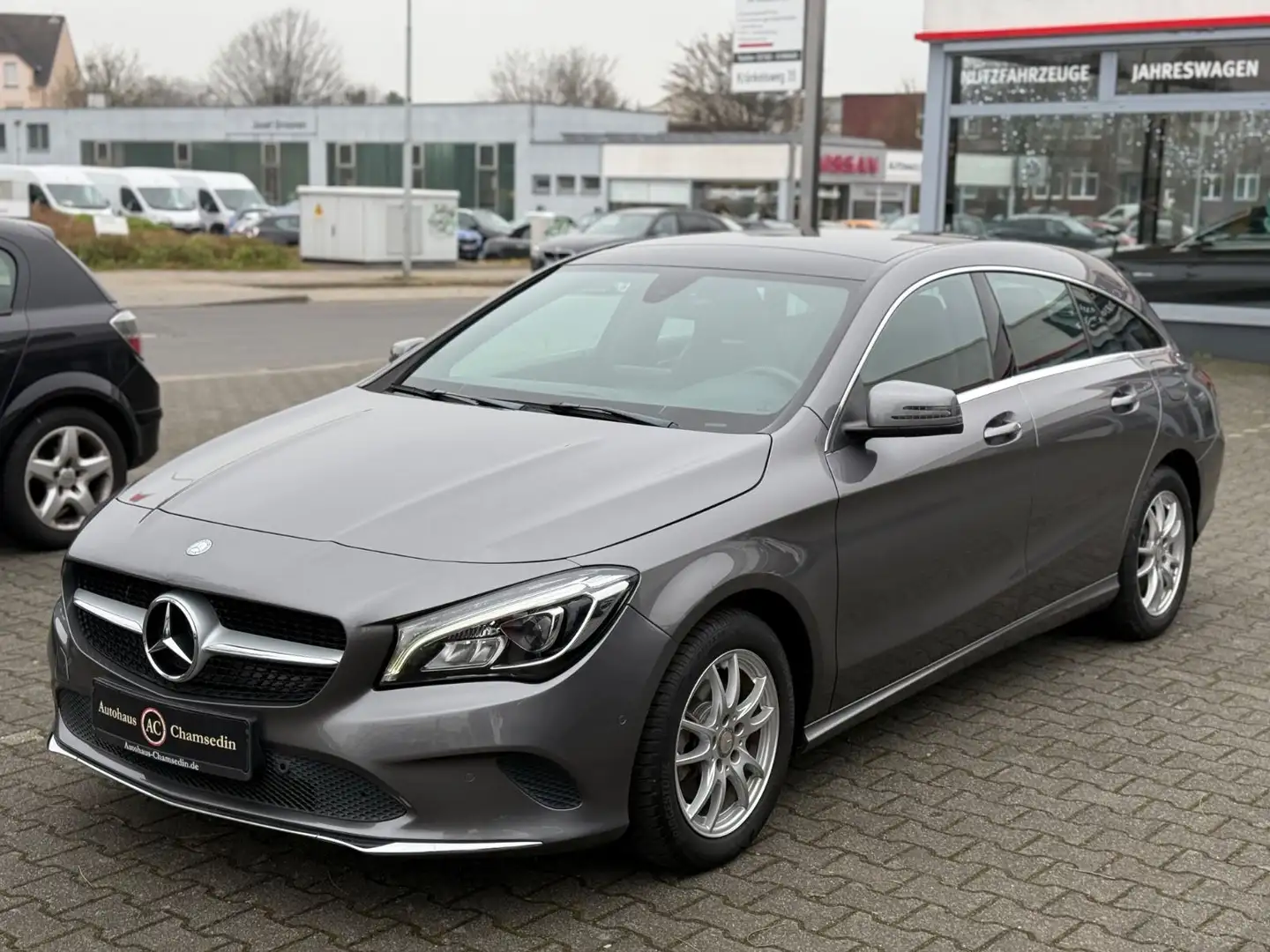 Mercedes-Benz CLA 200 Grau - 2