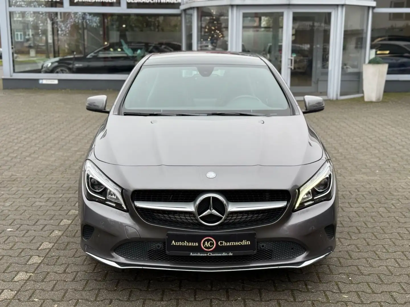 Mercedes-Benz CLA 200 Grau - 1