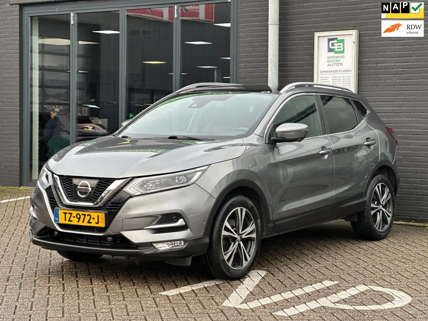 Nissan Qashqai 1.2 Business Edition/PANO-DAK/CAMERA/NAVI/NL-AUTO Grijs - 1