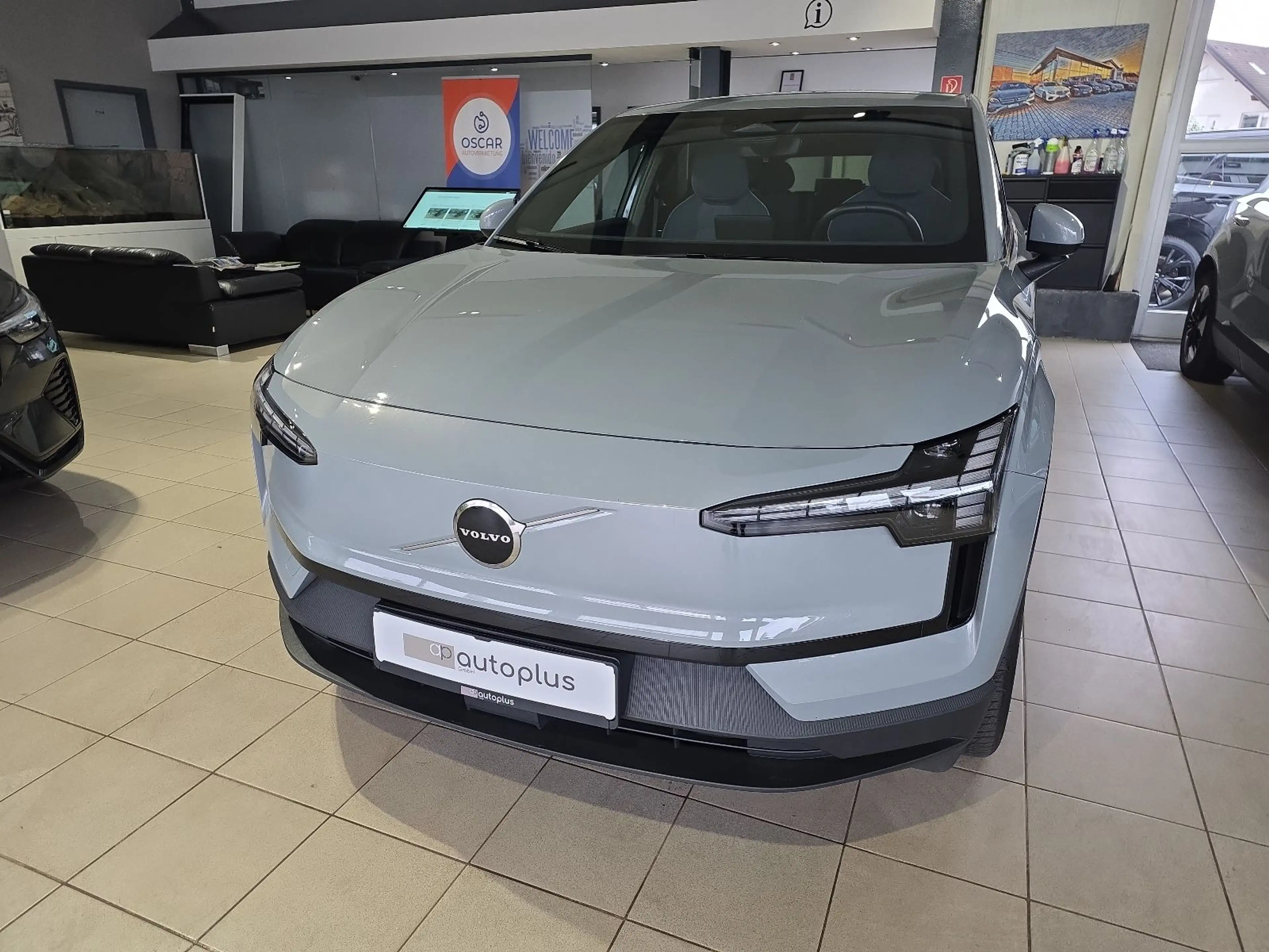 Volvo EX30 Core Extended Range ACC BLIS WinterPaket — photo 2