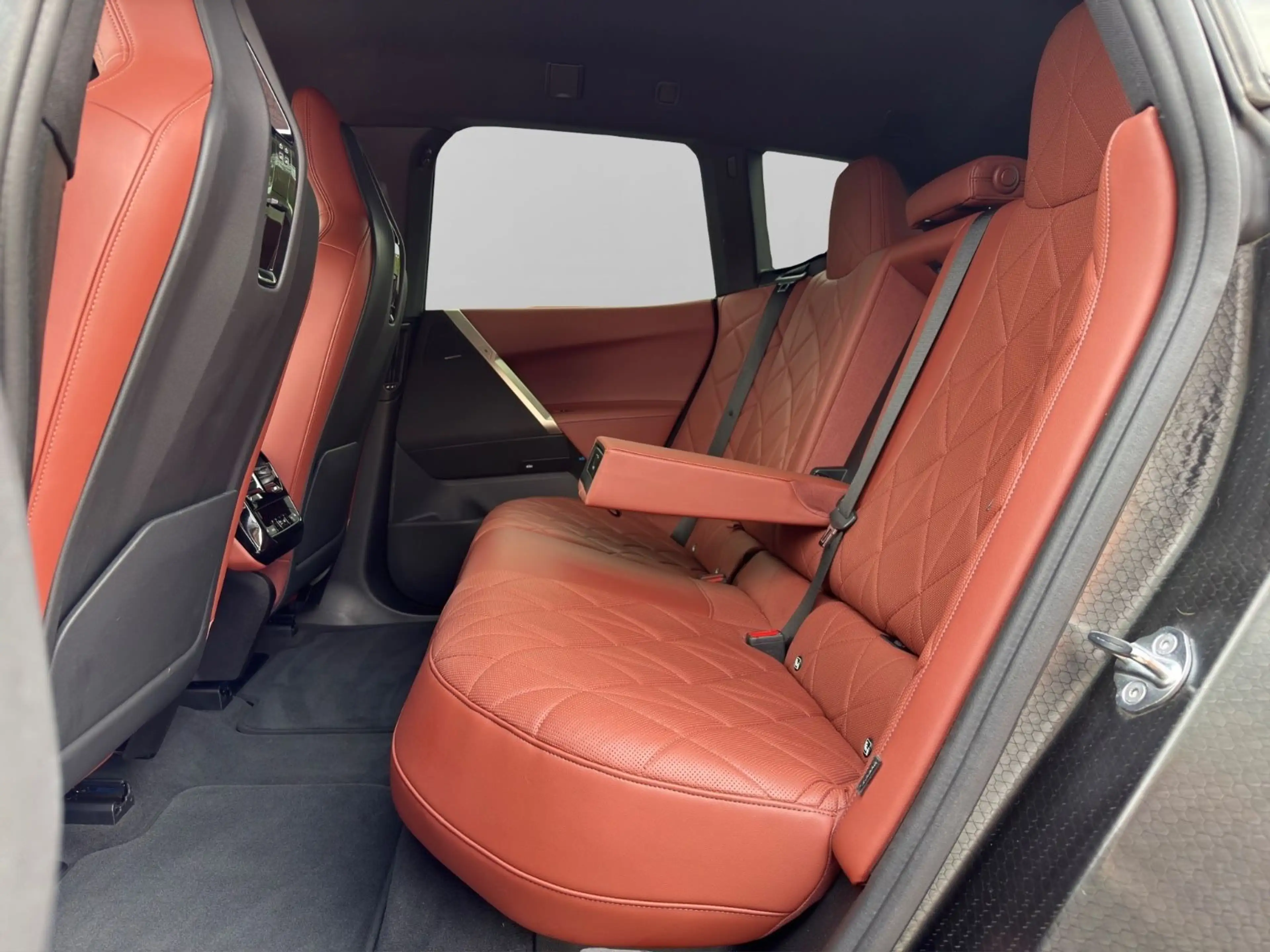 BMW iX 50 Sport *1.HAND*AHK*SUITE*MASSAGE*LASER*H&K* — photo 12