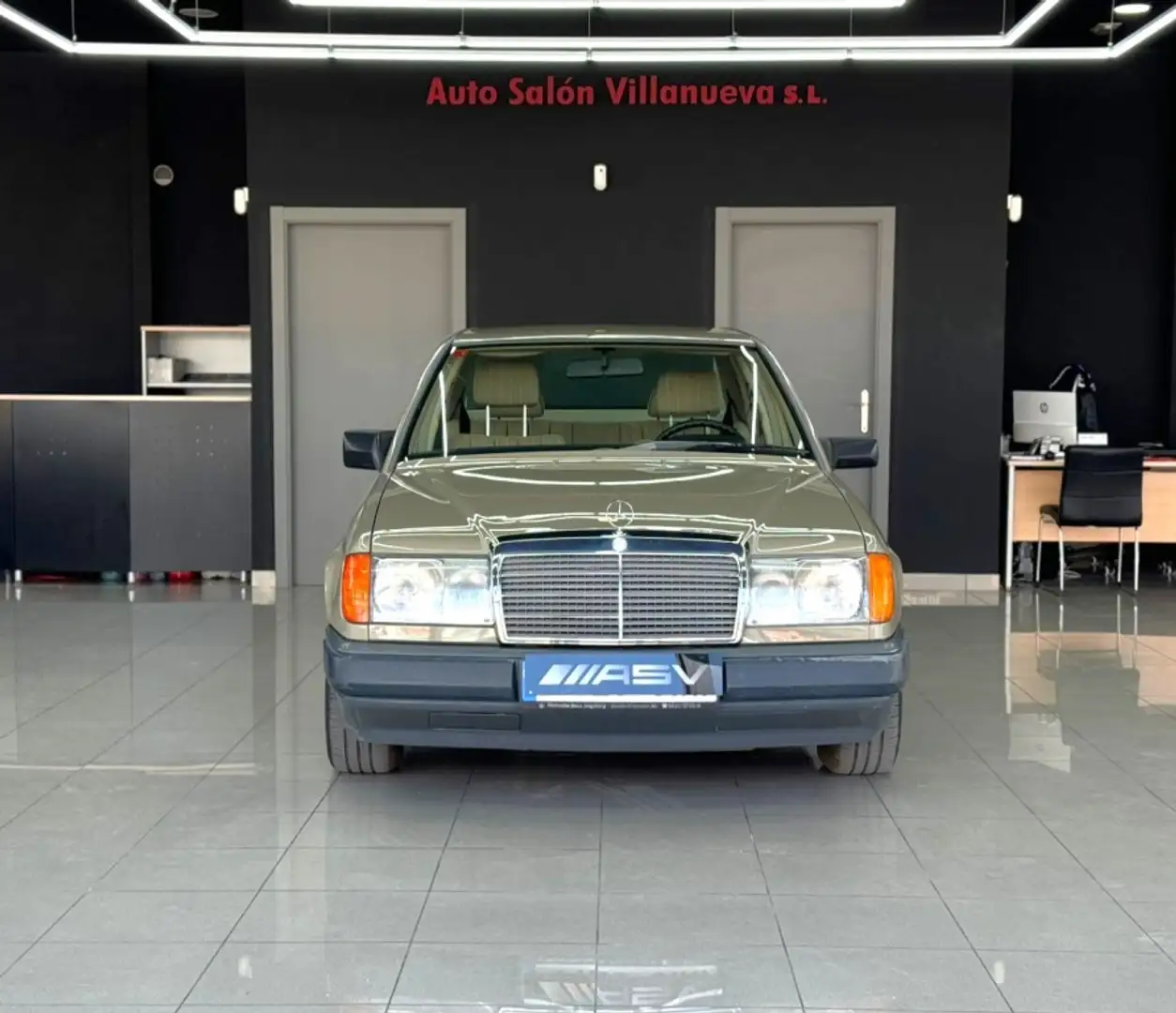 Mercedes-Benz 260 200E Grün - 2