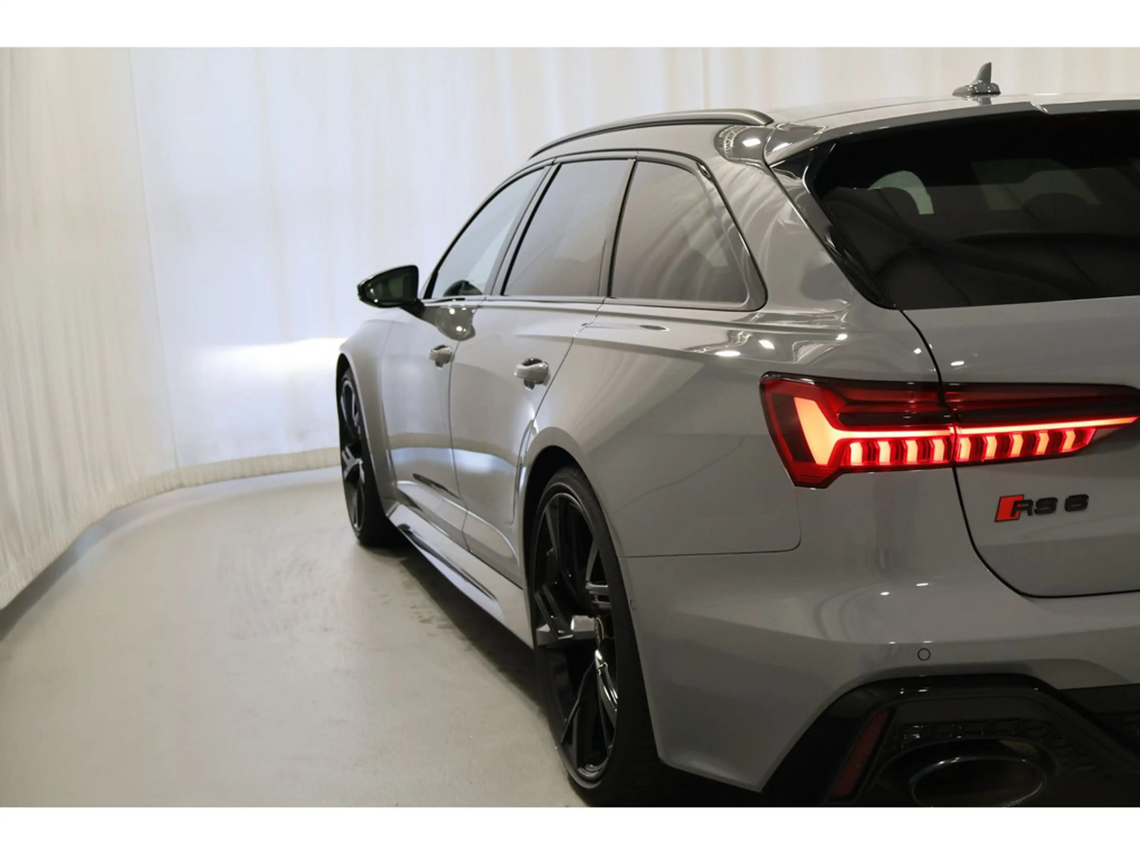 Audi RS6 Avant 4.0 TFSI quattro B&O*Pano*Matrix * — photo 14