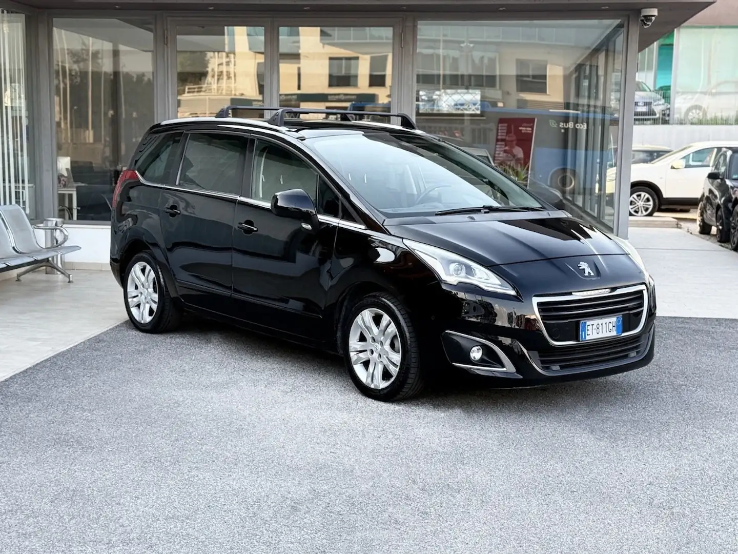 Peugeot 5008 1.6 Diesel 115CV E5 Neo. - 2013 Zwart - 1