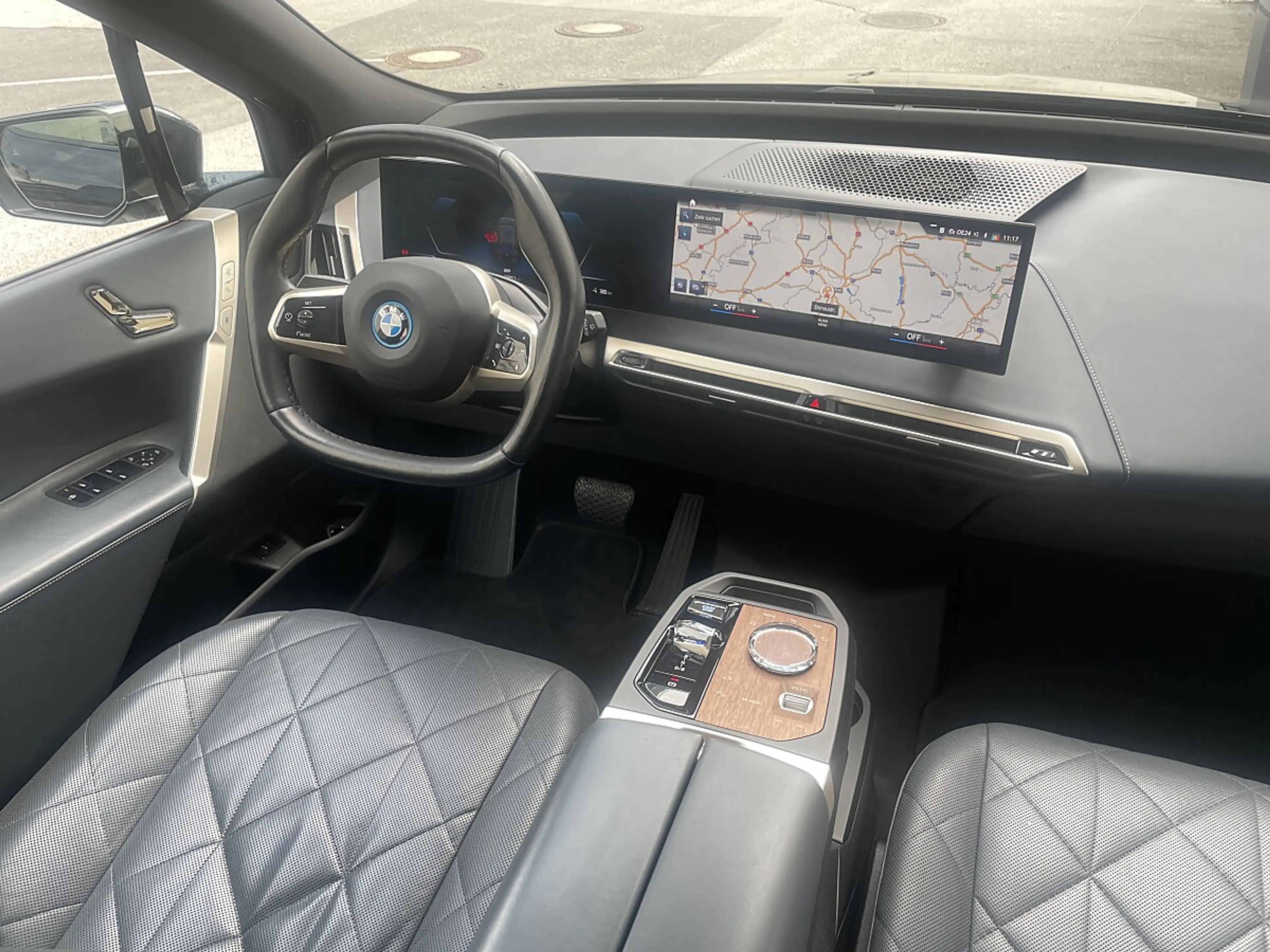 BMW iX xDrive40 * AHK * Leder * Pano * ACC * AVILOO 99% * — photo 7
