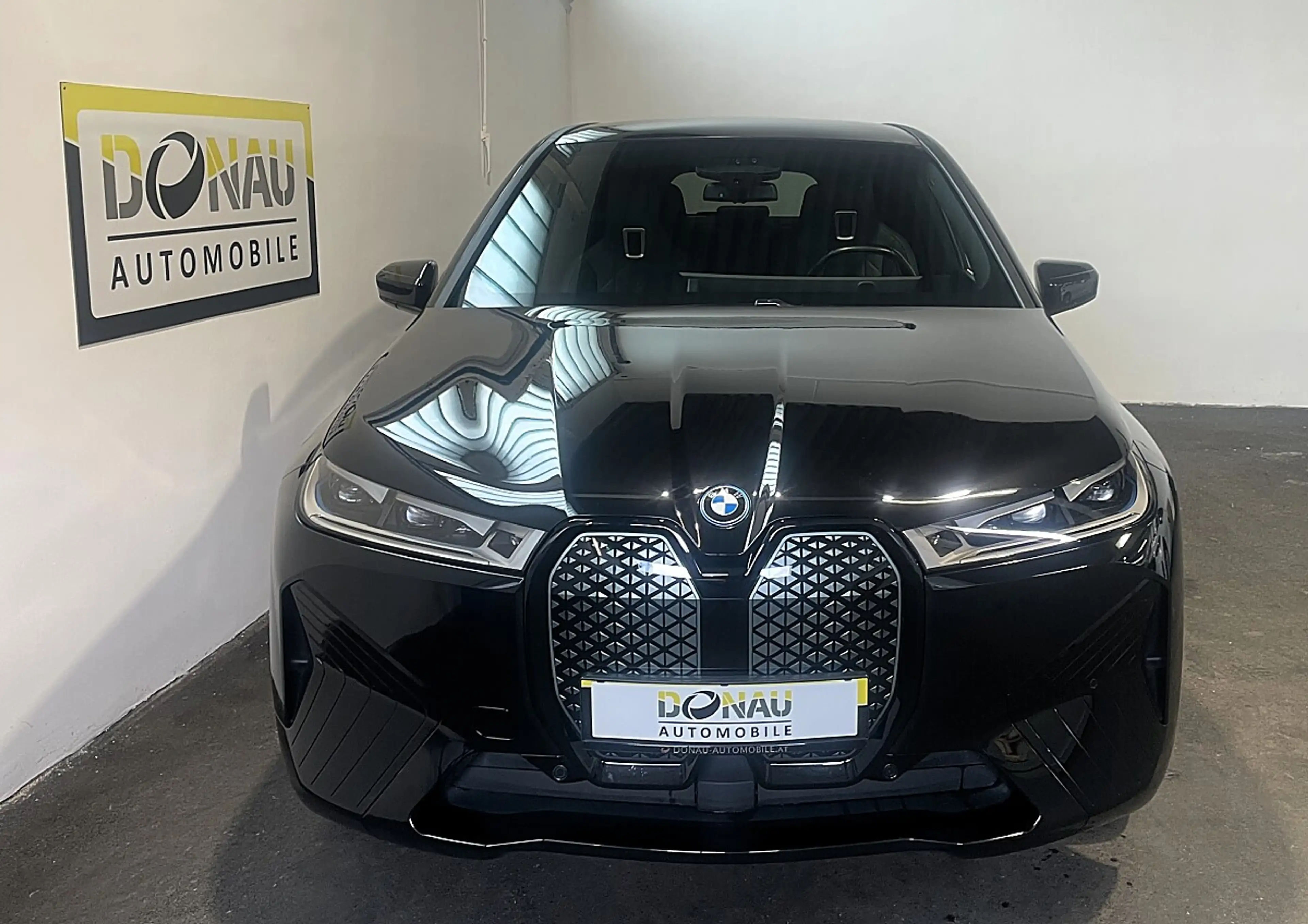 BMW iX xDrive40 * AHK * Leder * Pano * ACC * AVILOO 99% * — photo 2