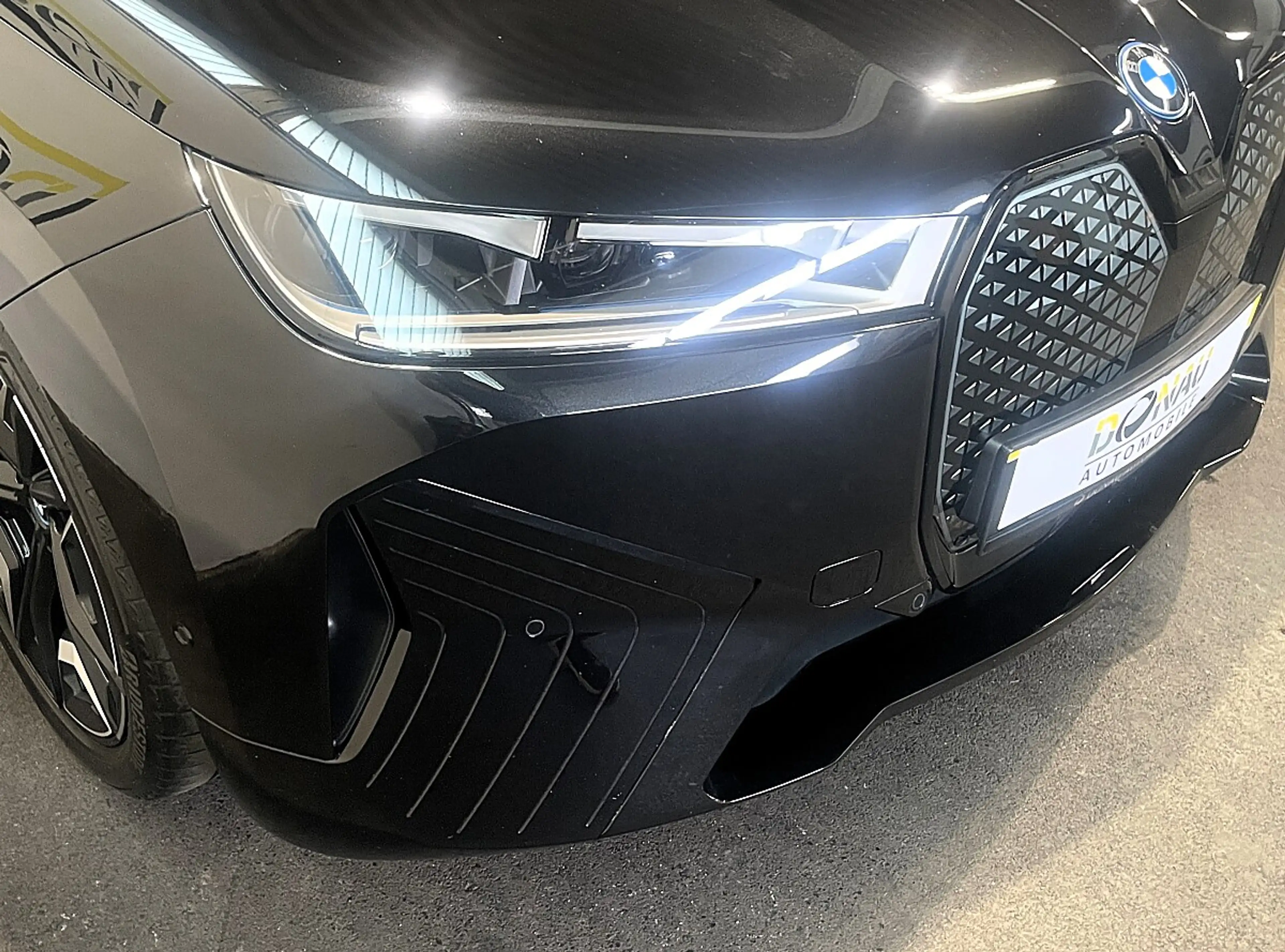 BMW iX xDrive40 * AHK * Leder * Pano * ACC * AVILOO 99% * — photo 3