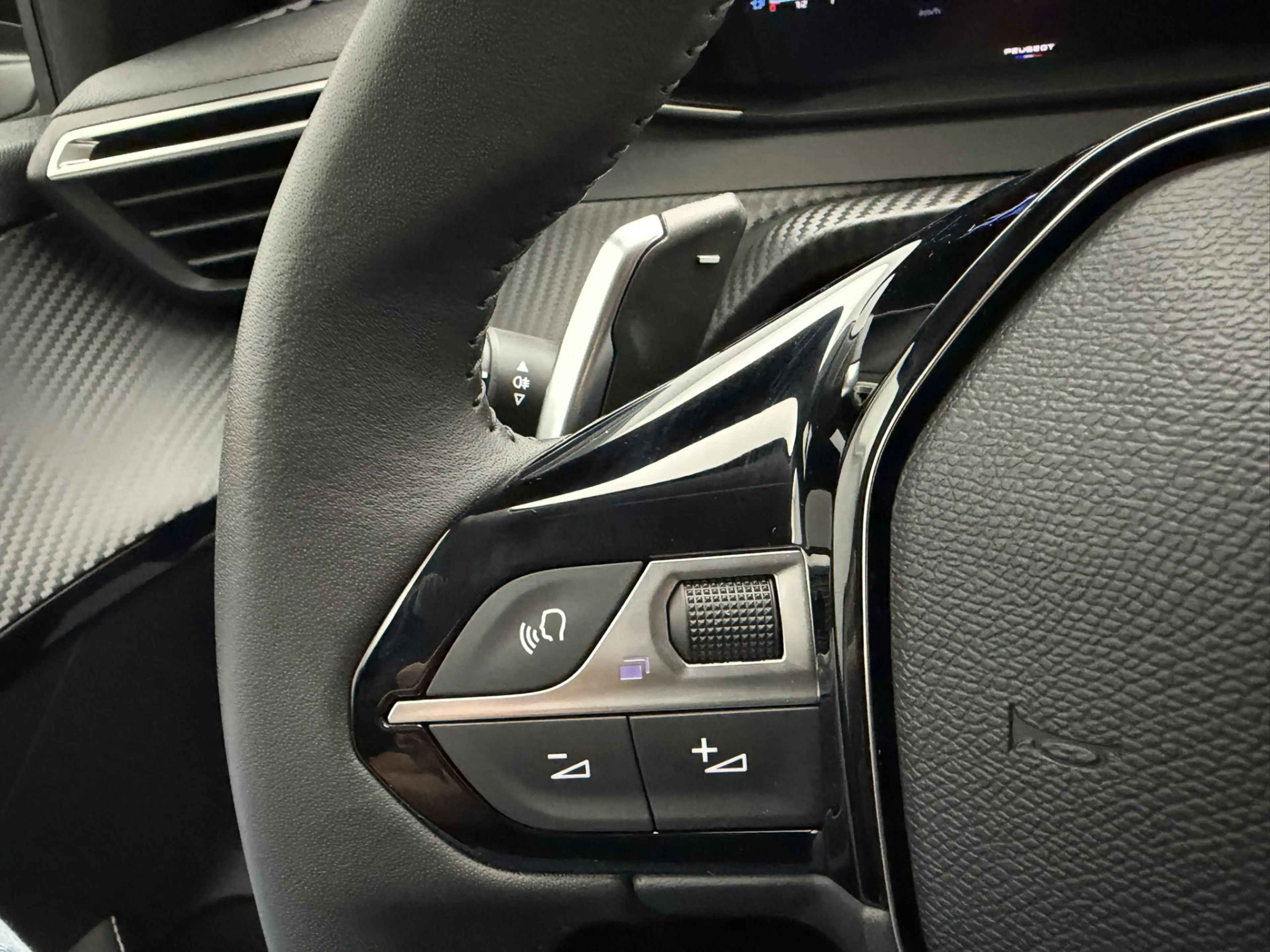 Peugeot 208 1.2 Hybrid 110 e-DCS6 Allure | 360° Camera | Full- — photo 19