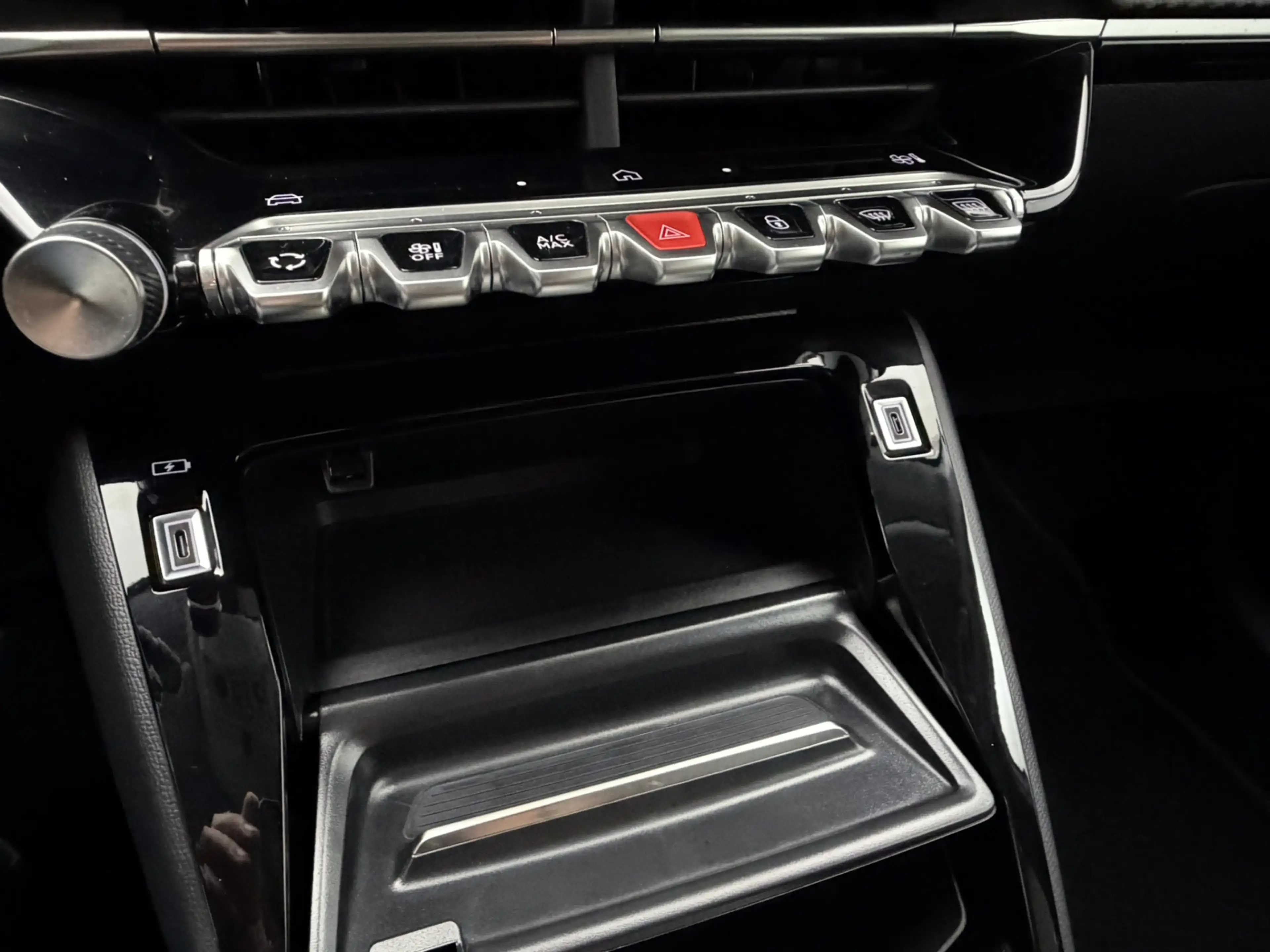 Peugeot 208 1.2 Hybrid 110 e-DCS6 Allure | 360° Camera | Full- — photo 21