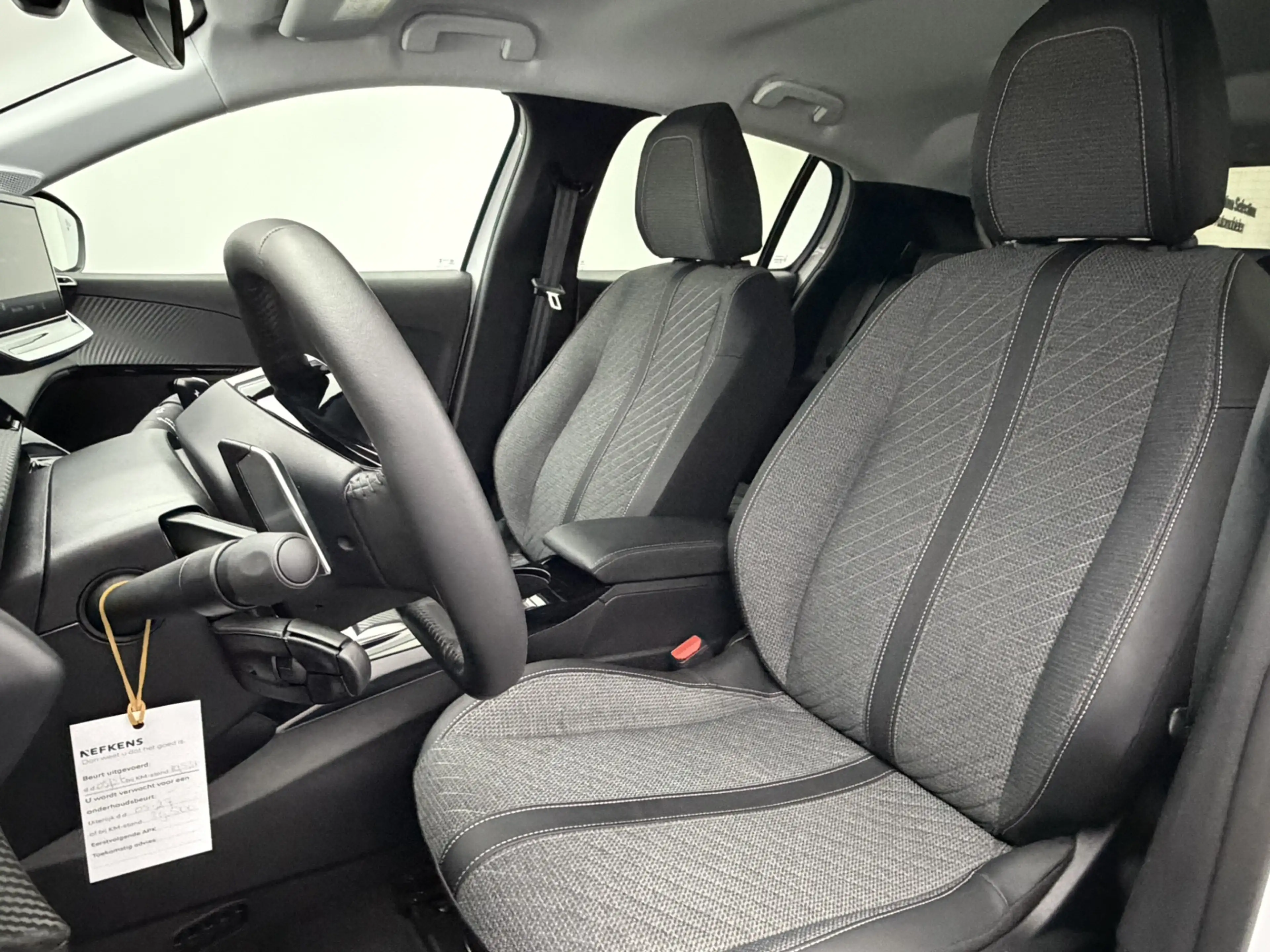 Peugeot 208 1.2 Hybrid 110 e-DCS6 Allure | 360° Camera | Full- — photo 26