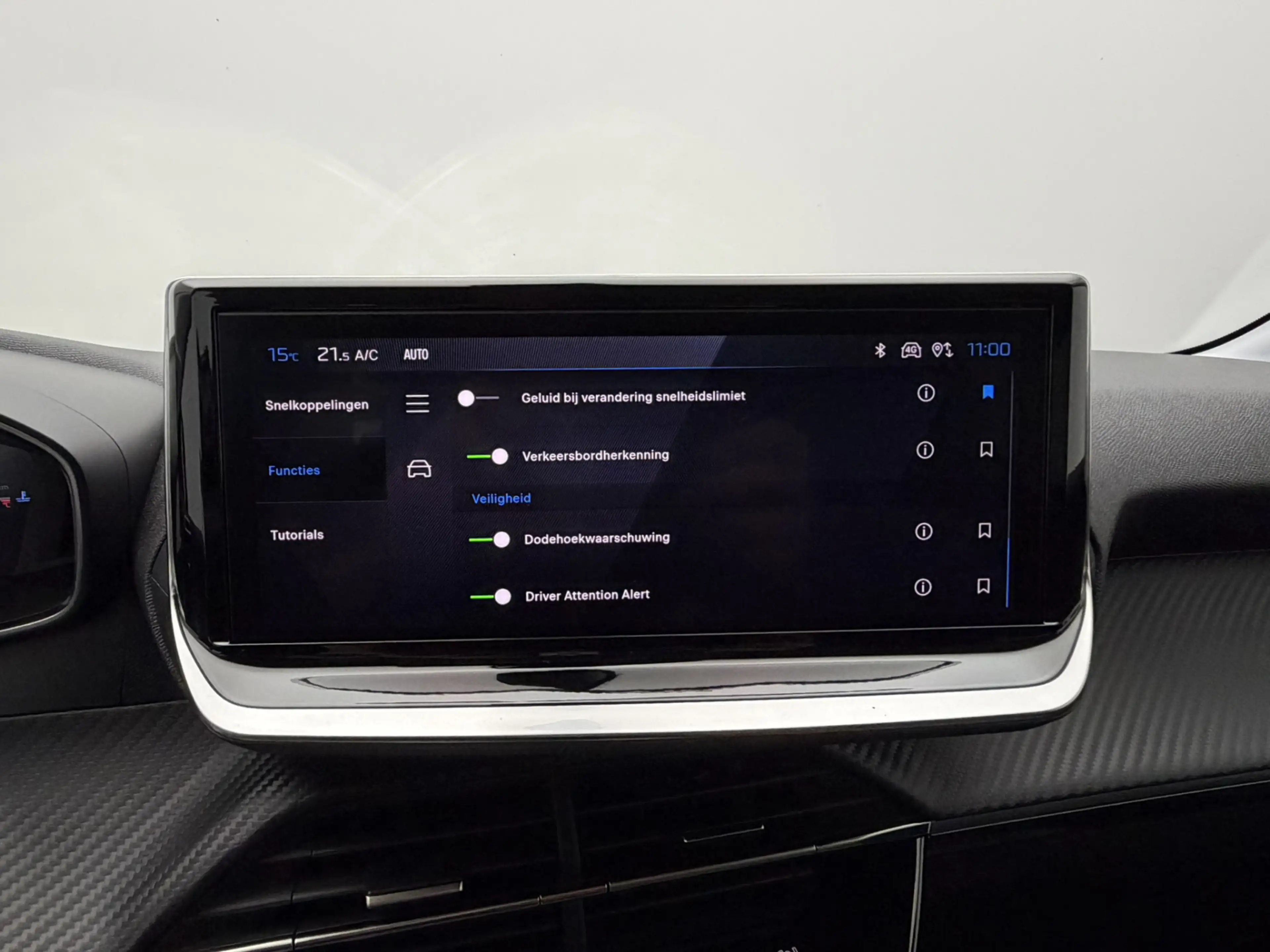 Peugeot 208 1.2 Hybrid 110 e-DCS6 Allure | 360° Camera | Full- — photo 24