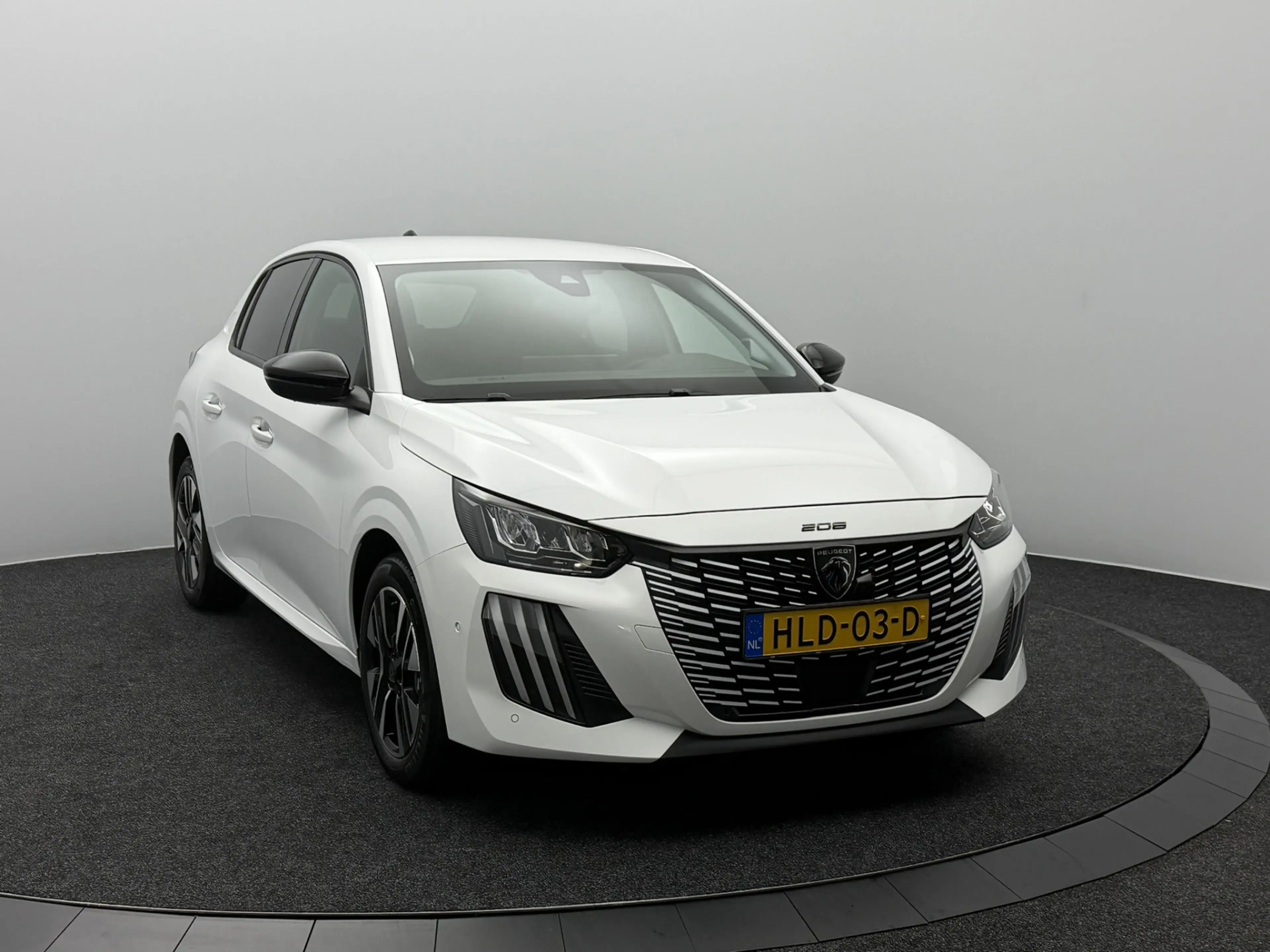 Peugeot 208 1.2 Hybrid 110 e-DCS6 Allure | 360° Camera | Full- — photo 6