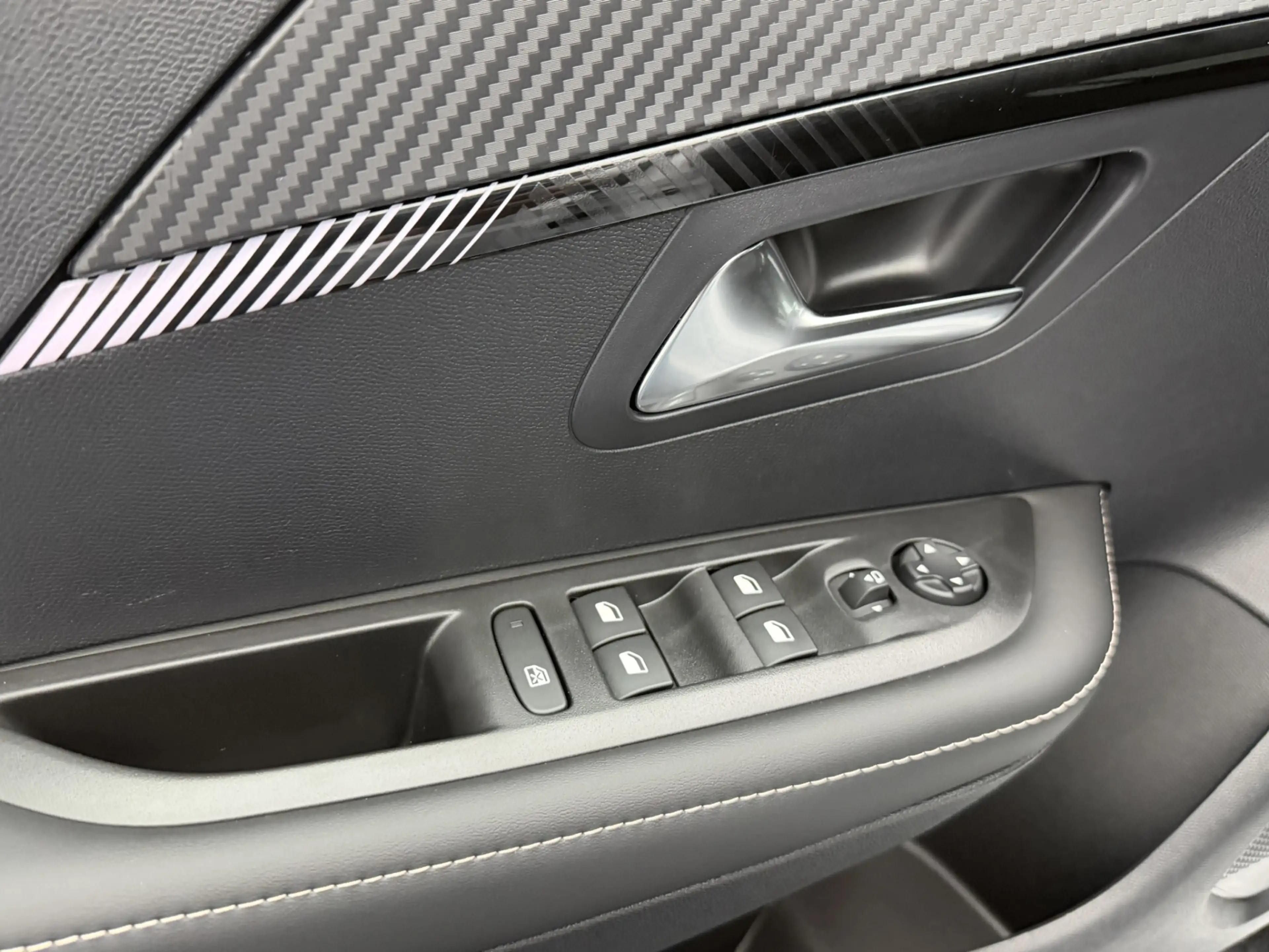 Peugeot 208 1.2 Hybrid 110 e-DCS6 Allure | 360° Camera | Full- — photo 27