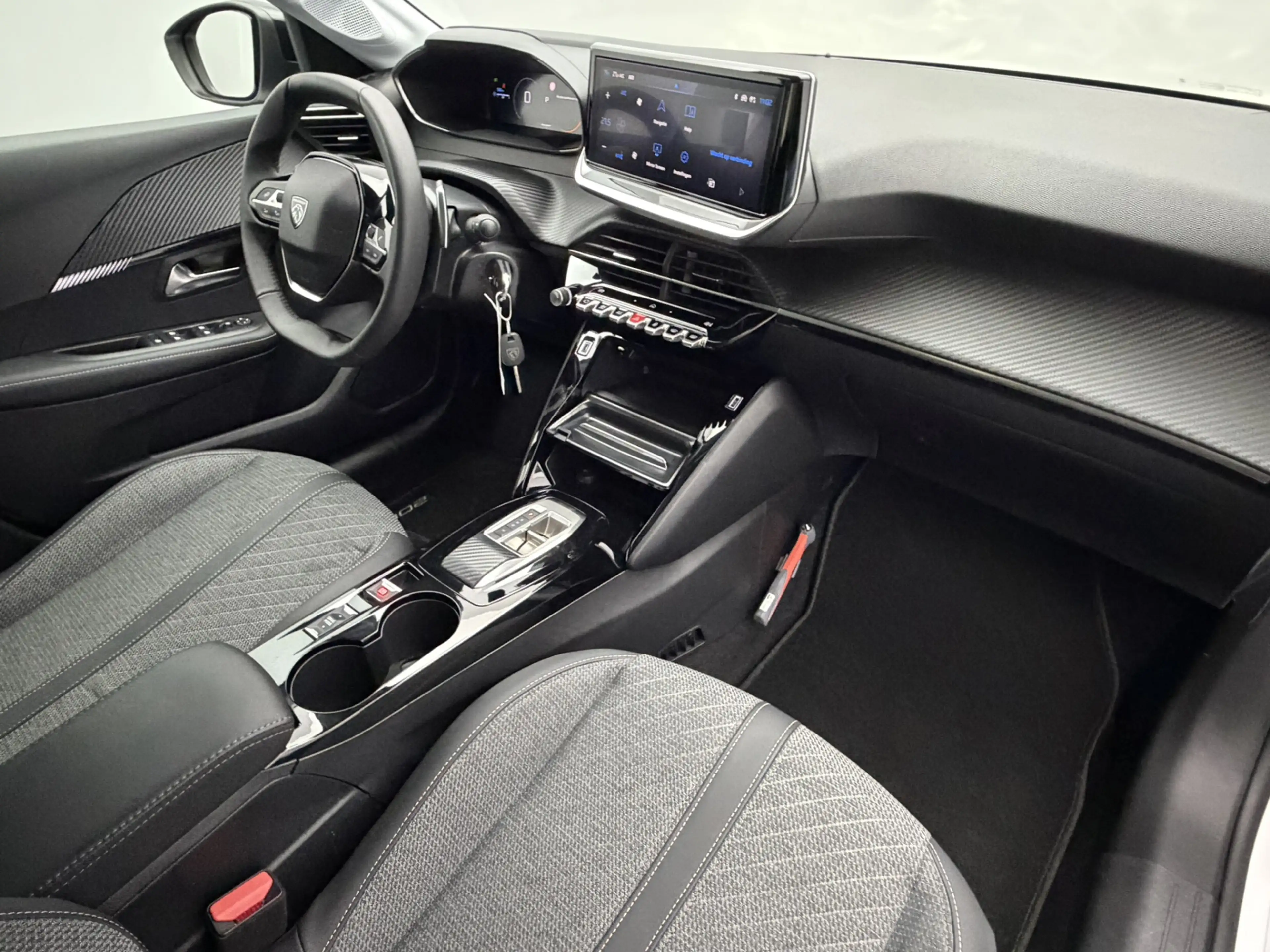 Peugeot 208 1.2 Hybrid 110 e-DCS6 Allure | 360° Camera | Full- — photo 9