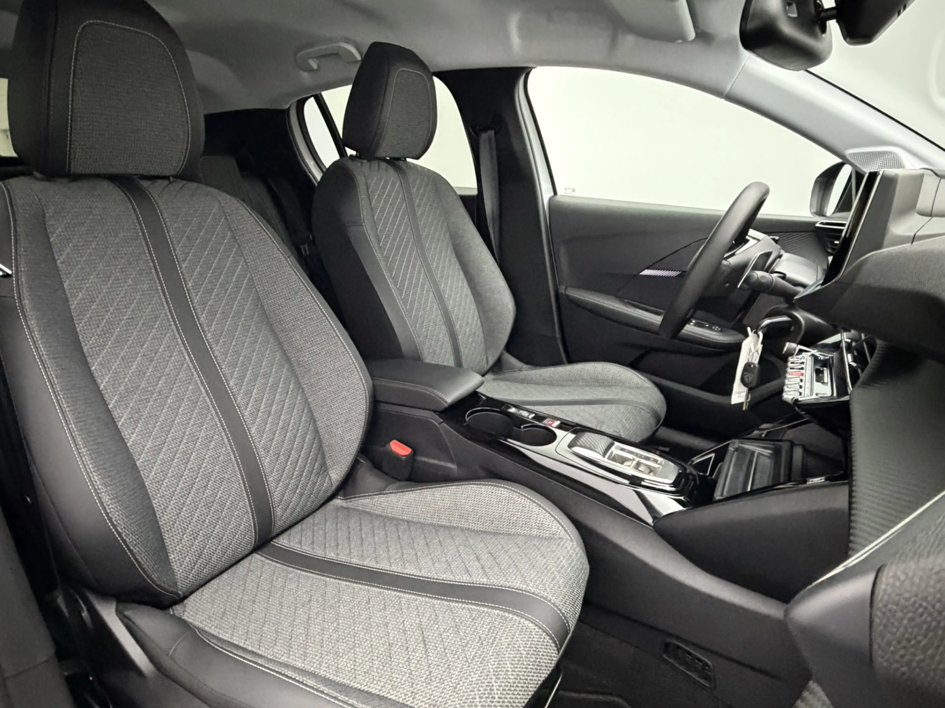 Peugeot 208 1.2 Hybrid 110 e-DCS6 Allure | 360° Camera | Full- — photo 8