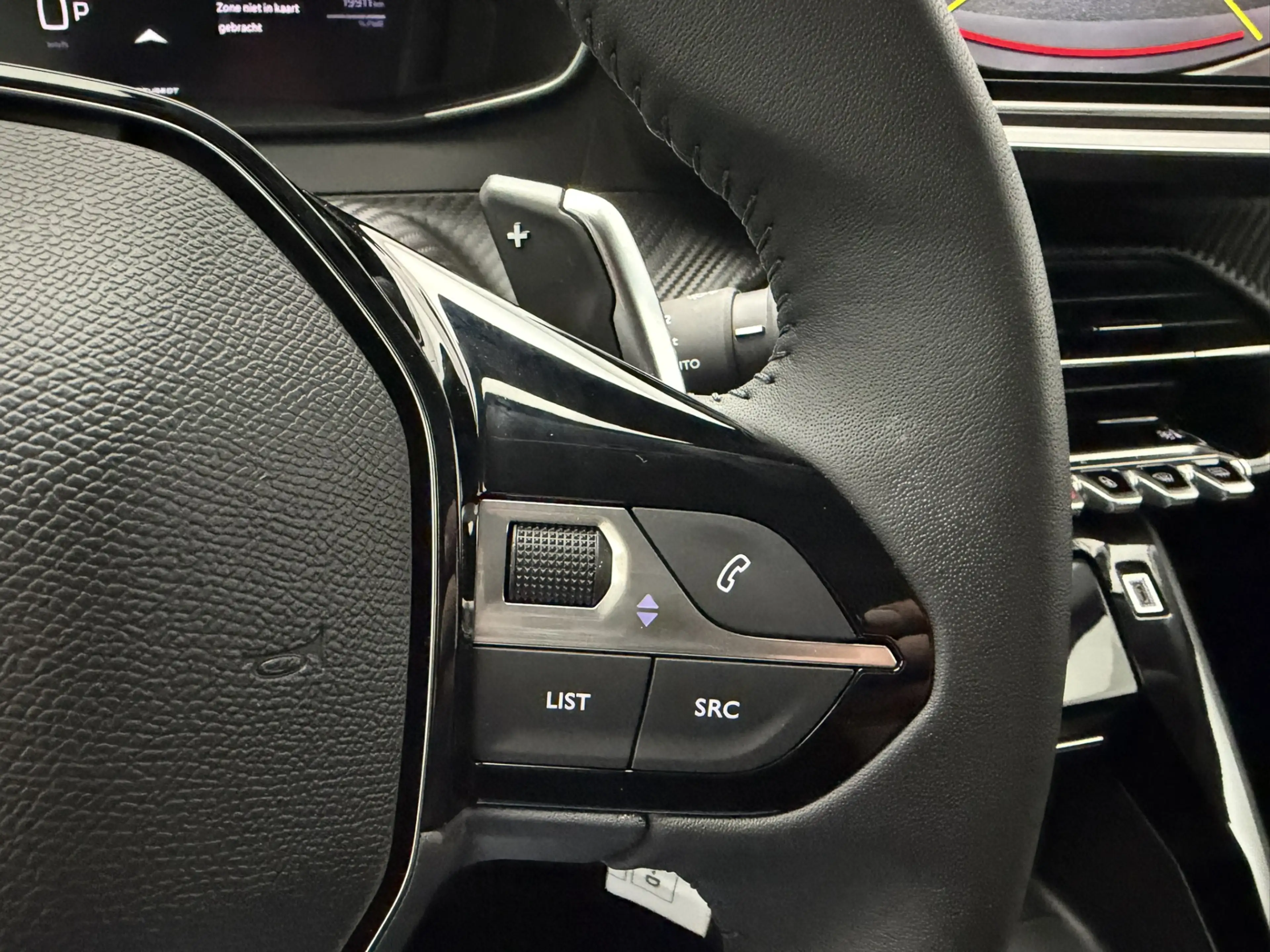 Peugeot 208 1.2 Hybrid 110 e-DCS6 Allure | 360° Camera | Full- — photo 20