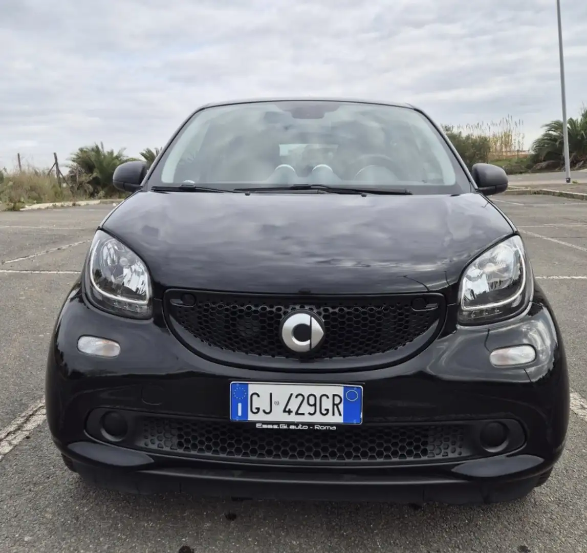 smart forFour 0.9 t Passion 90cv twinamic my18 Noir - 1