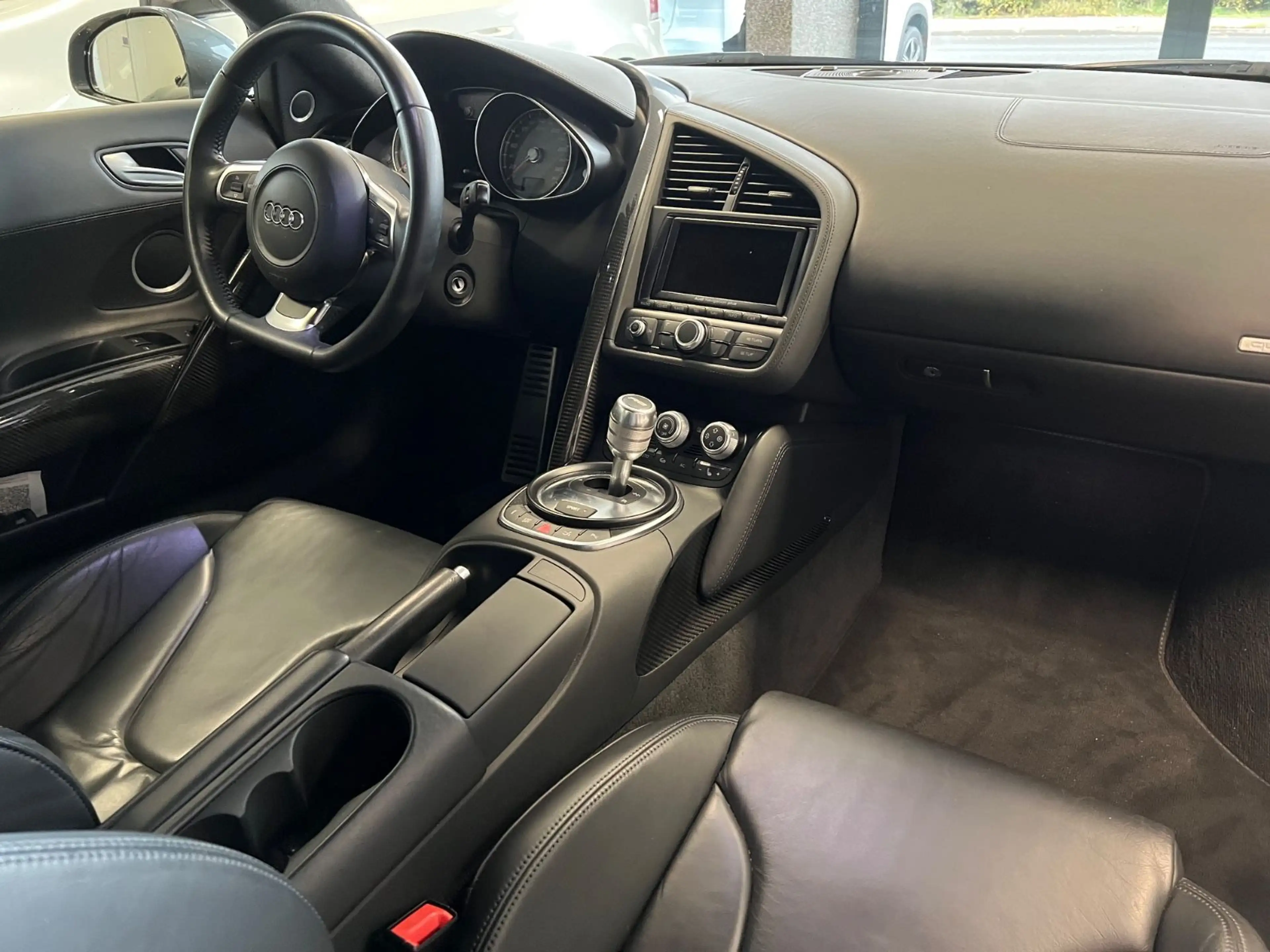 Audi R8 Coupe 4.2 FSI quattro Carbon Bose — photo 11