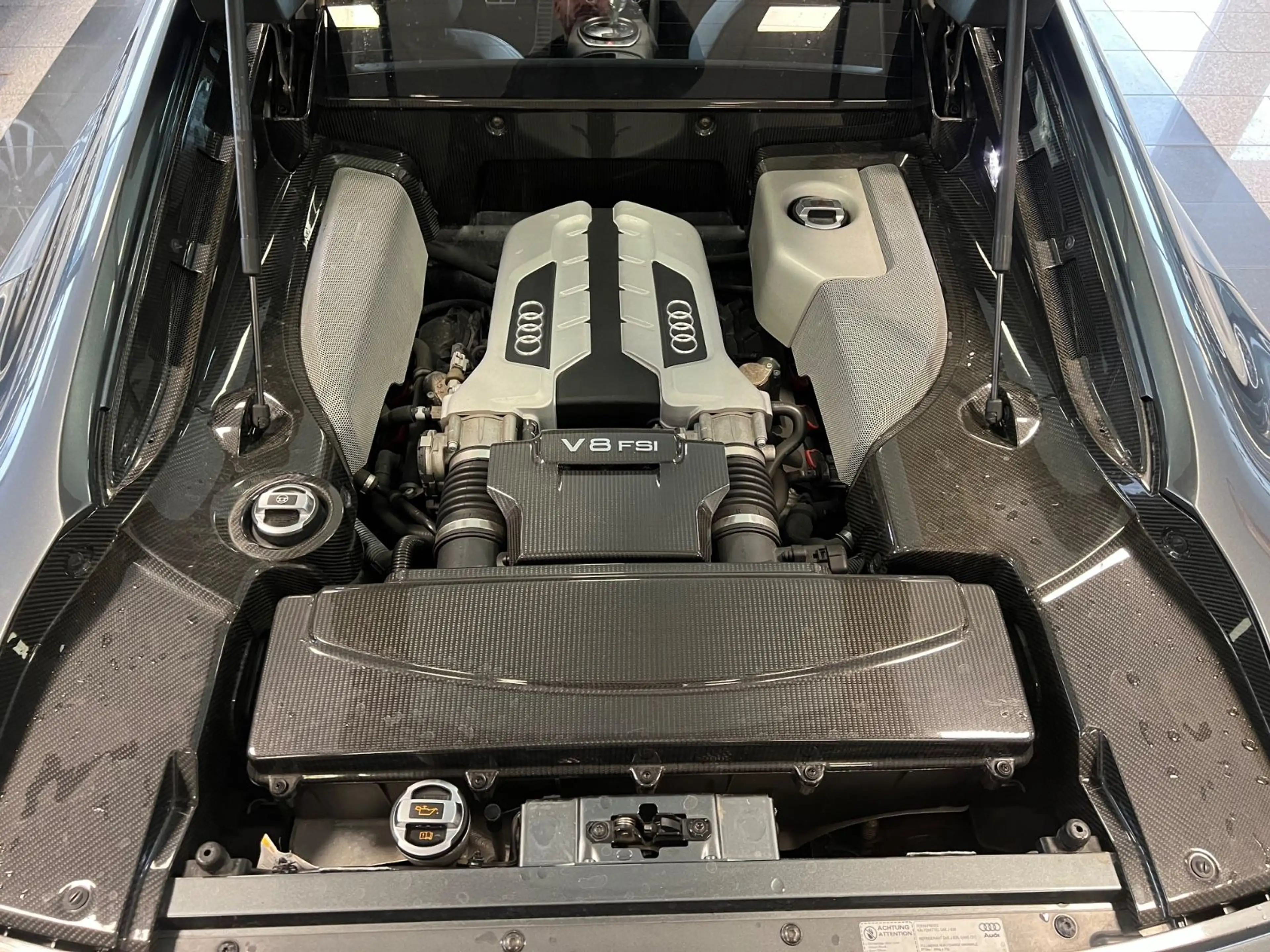 Audi R8 Coupe 4.2 FSI quattro Carbon Bose — photo 12
