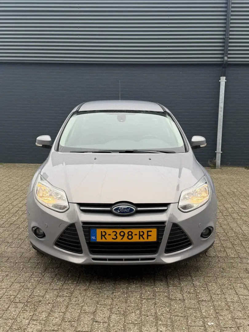 Ford Focus Wagon 1.0 EcoBoost Titanium Grau - 2