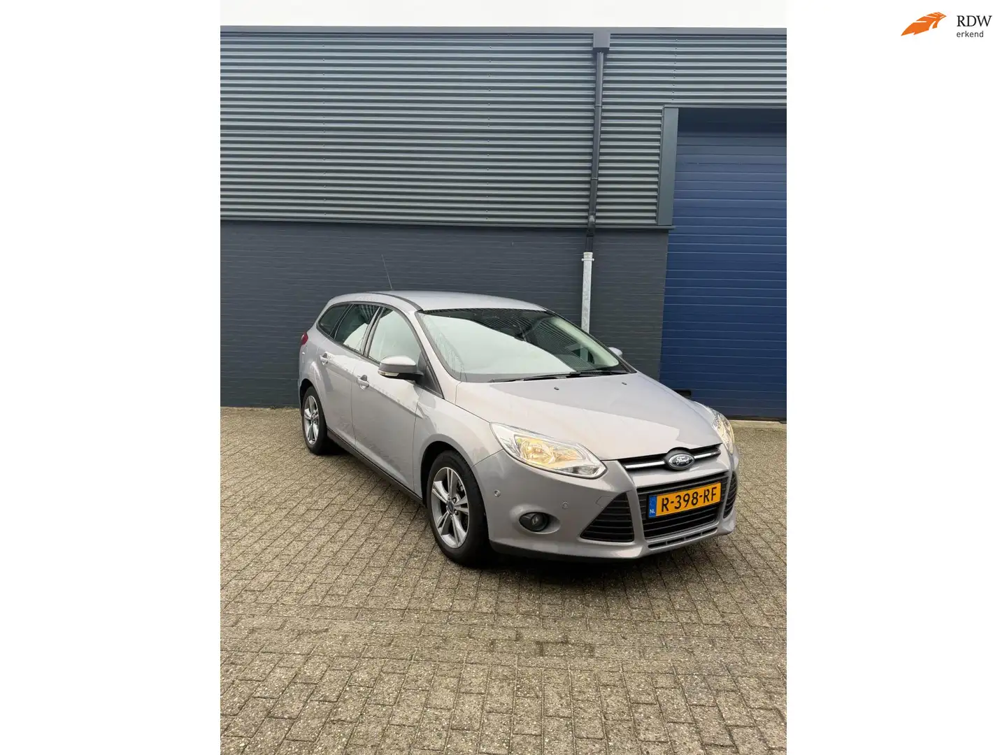 Ford Focus Wagon 1.0 EcoBoost Titanium Grau - 1