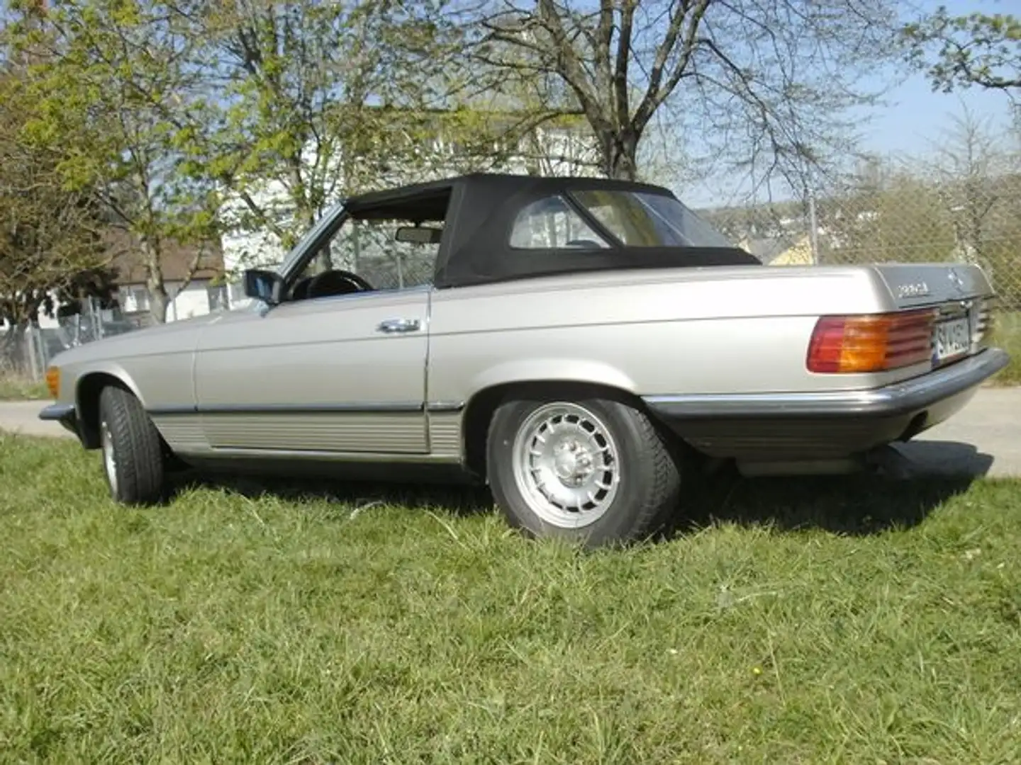 Mercedes-Benz SL 380 Stříbrná - 1