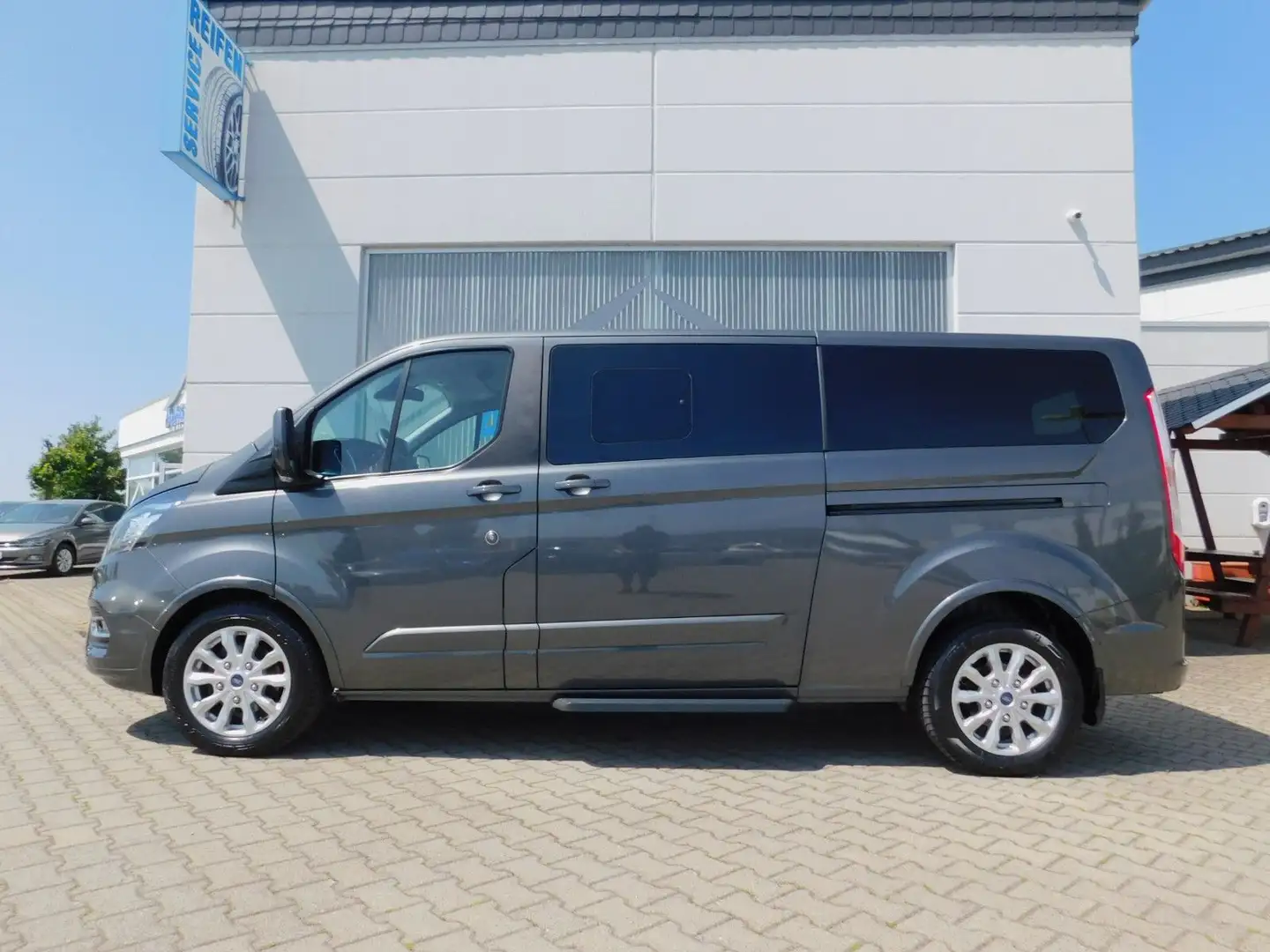 Ford Transit Tourneo Custom L2 Titanium Navi/Leder/AHZ/8.Sitz Grau - 2