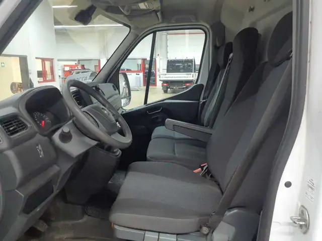 Opel Movano view 7