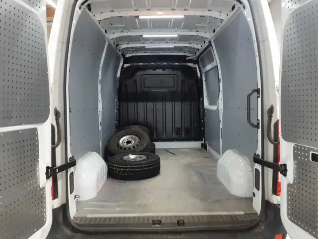 Opel Movano view 15