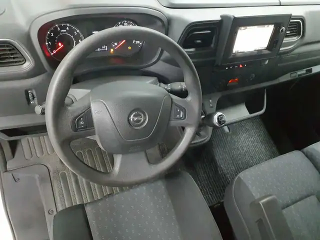 Opel Movano view 9