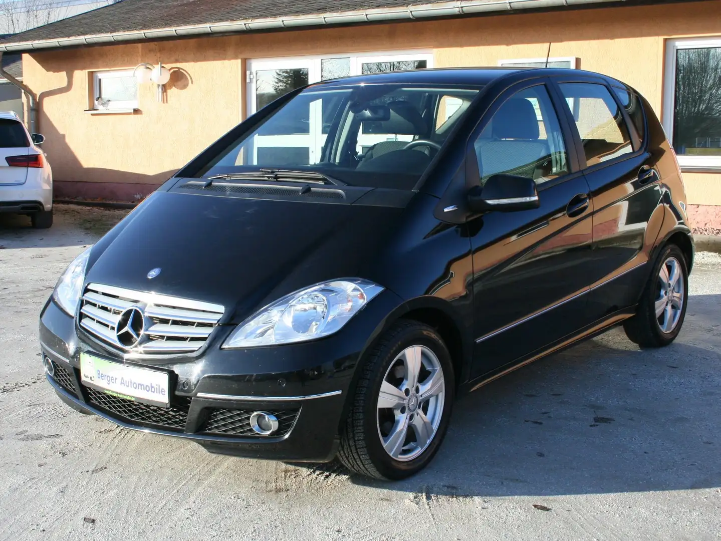 Mercedes-Benz A 180 A 180 Avantgarde Automatik *Navi*SH*PDC* Schwarz - 2