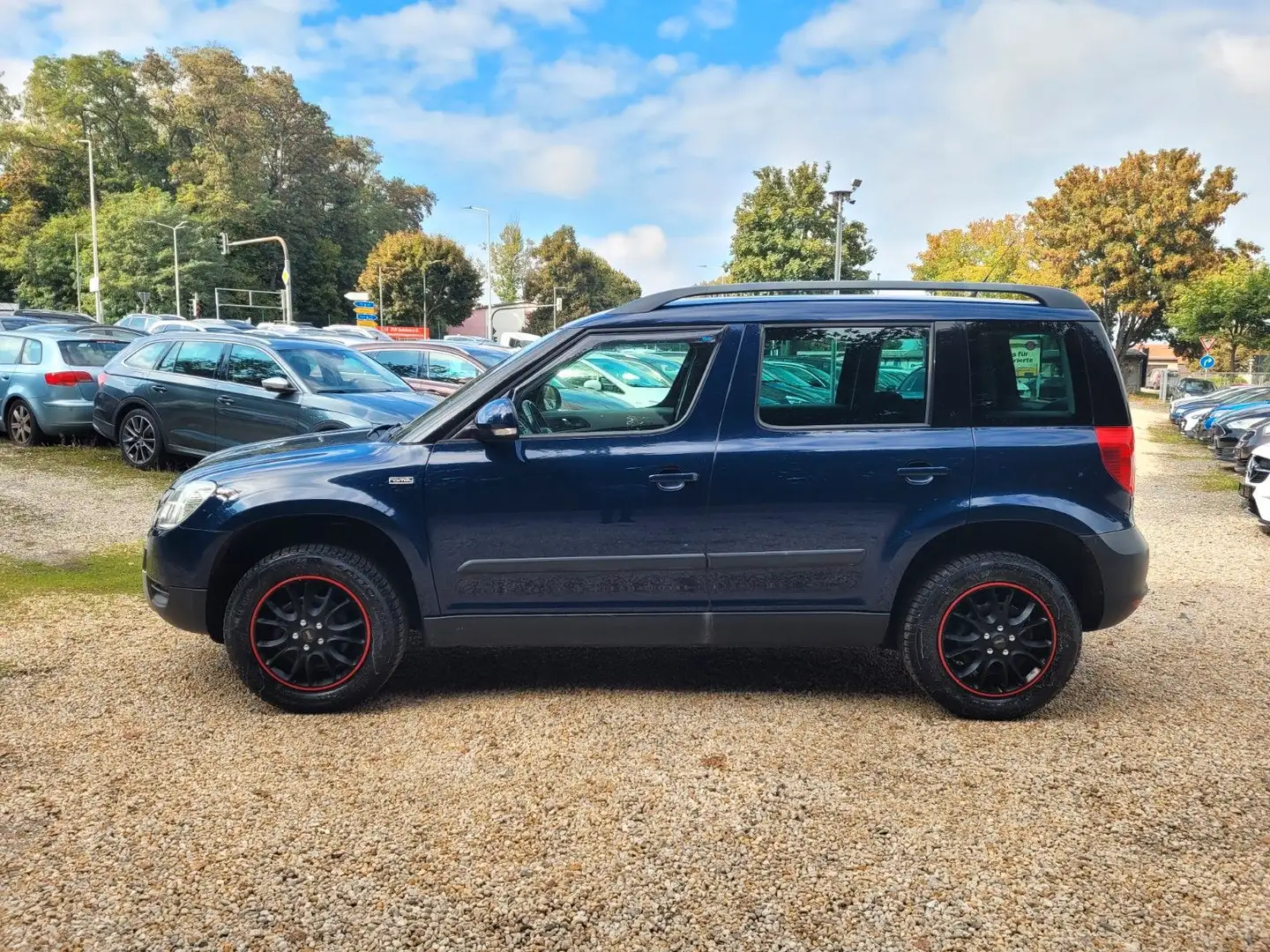 Skoda Yeti Family 4x4*Temp*Klimaaut*SZH*AHK*TÜV:01/27* Blau - 2