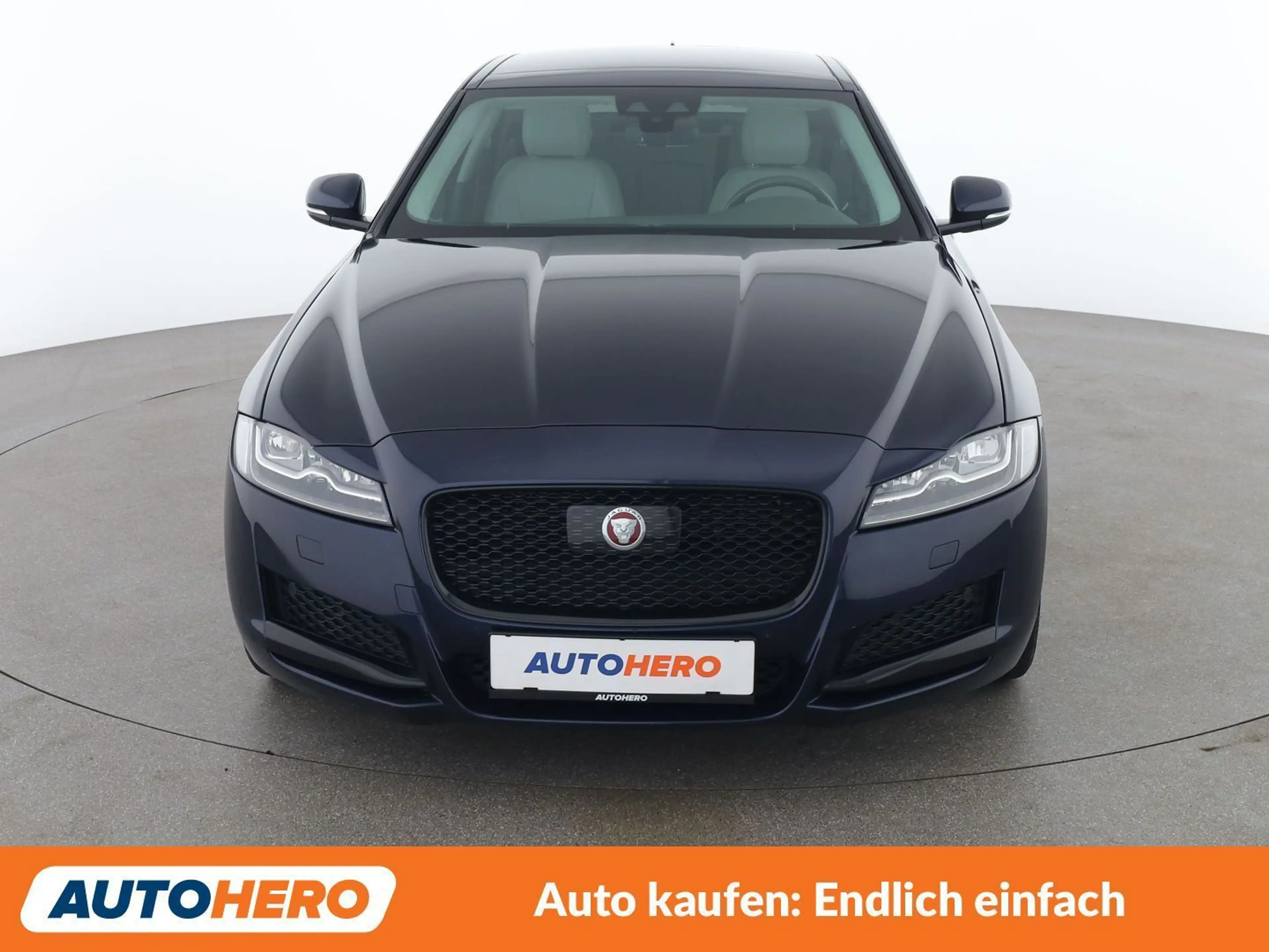 Jaguar XF 20d Portfolio AWD — photo 9