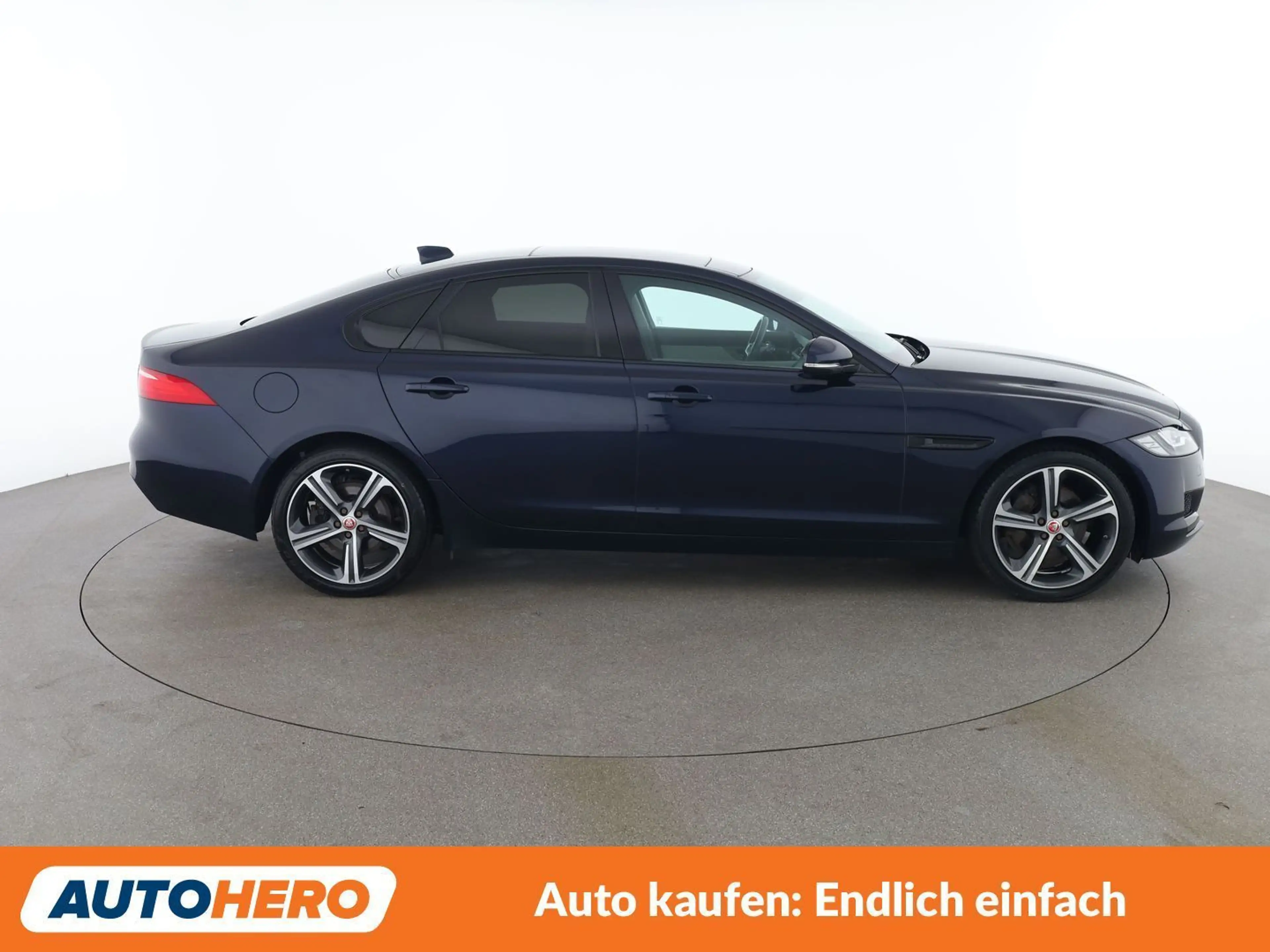 Jaguar XF 20d Portfolio AWD — photo 7