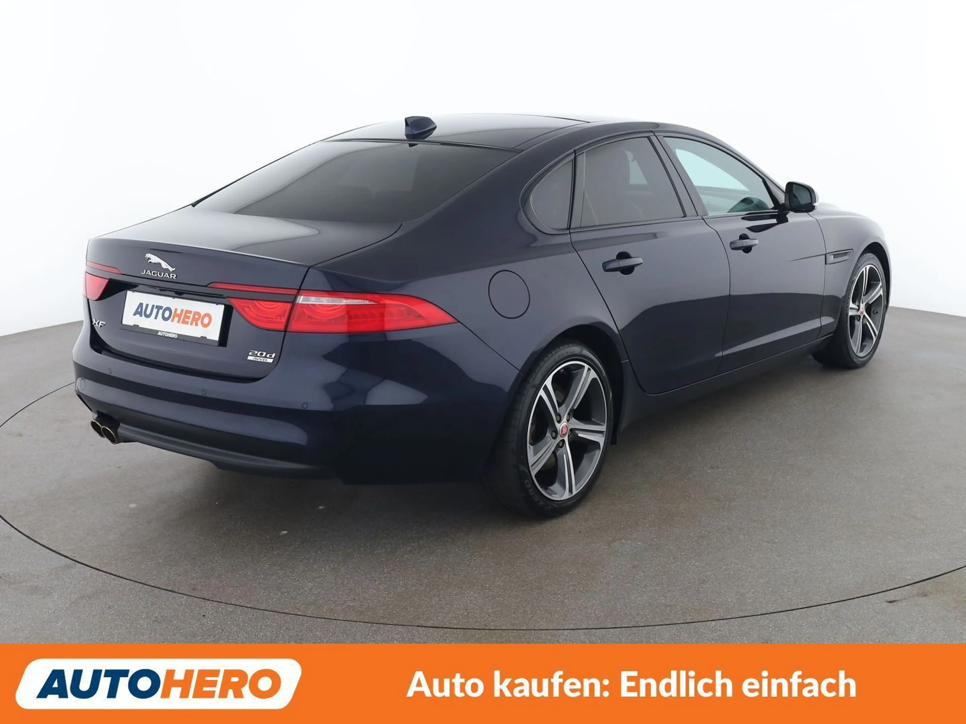 Jaguar XF 20d Portfolio AWD — photo 6
