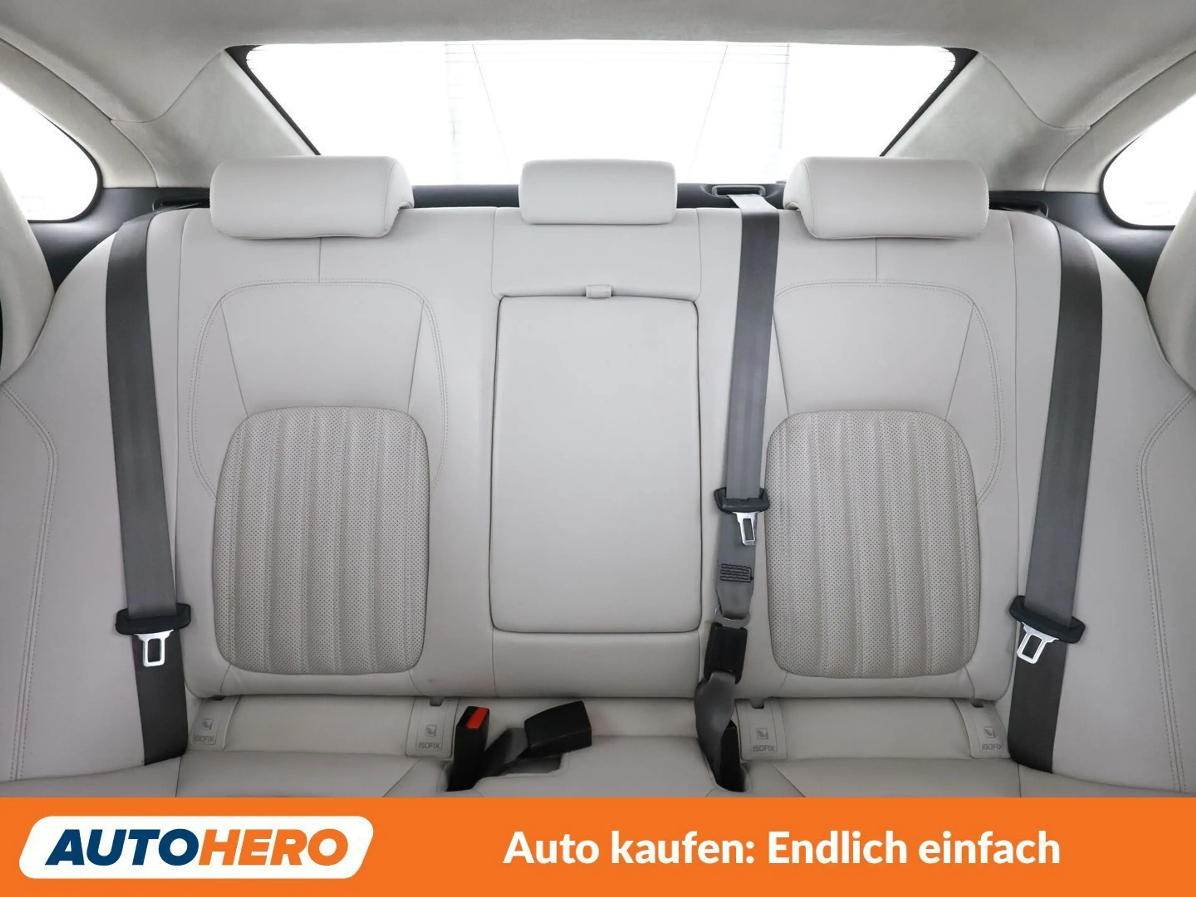 Jaguar XF 20d Portfolio AWD — photo 15