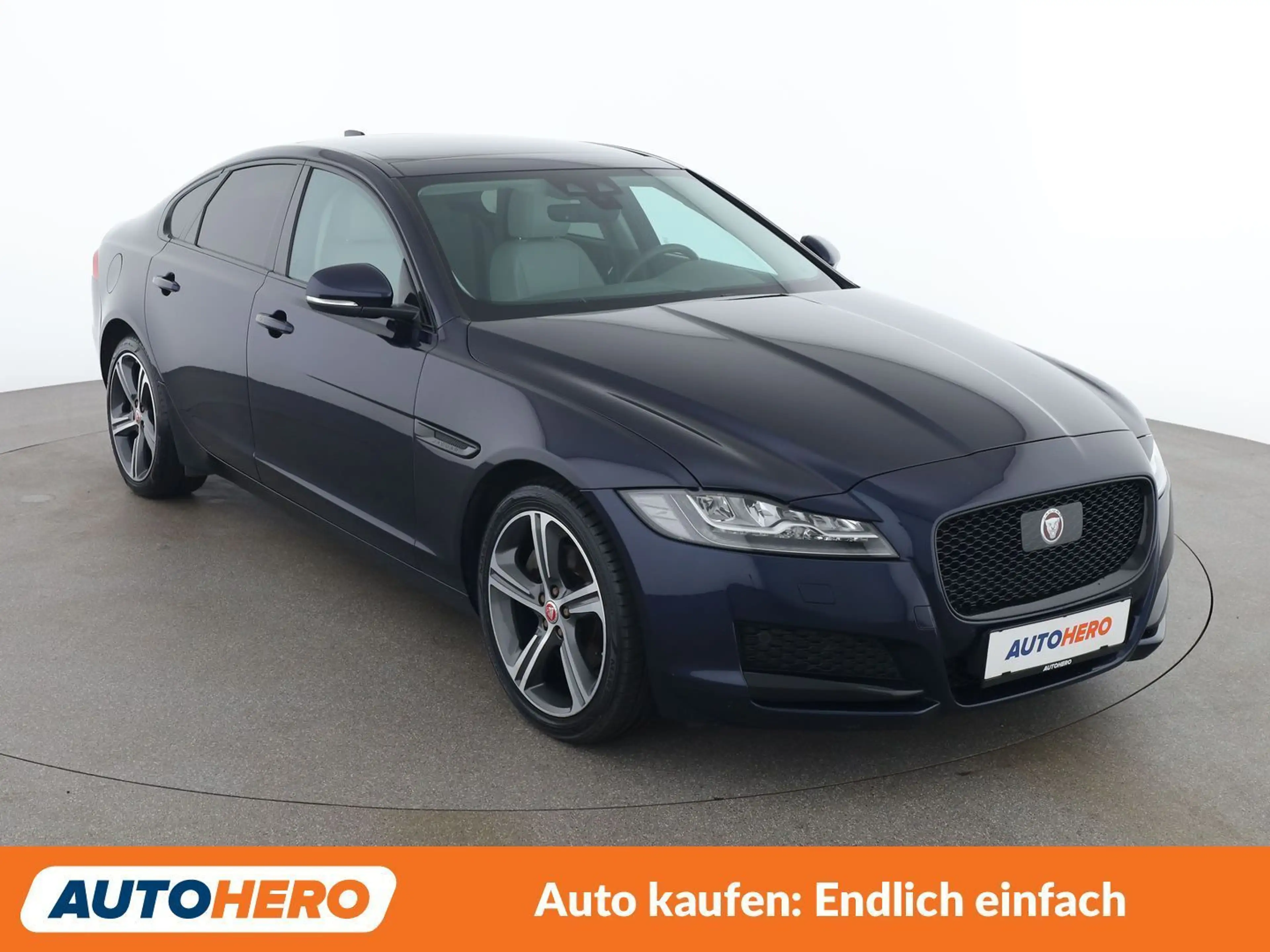 Jaguar XF 20d Portfolio AWD — photo 8