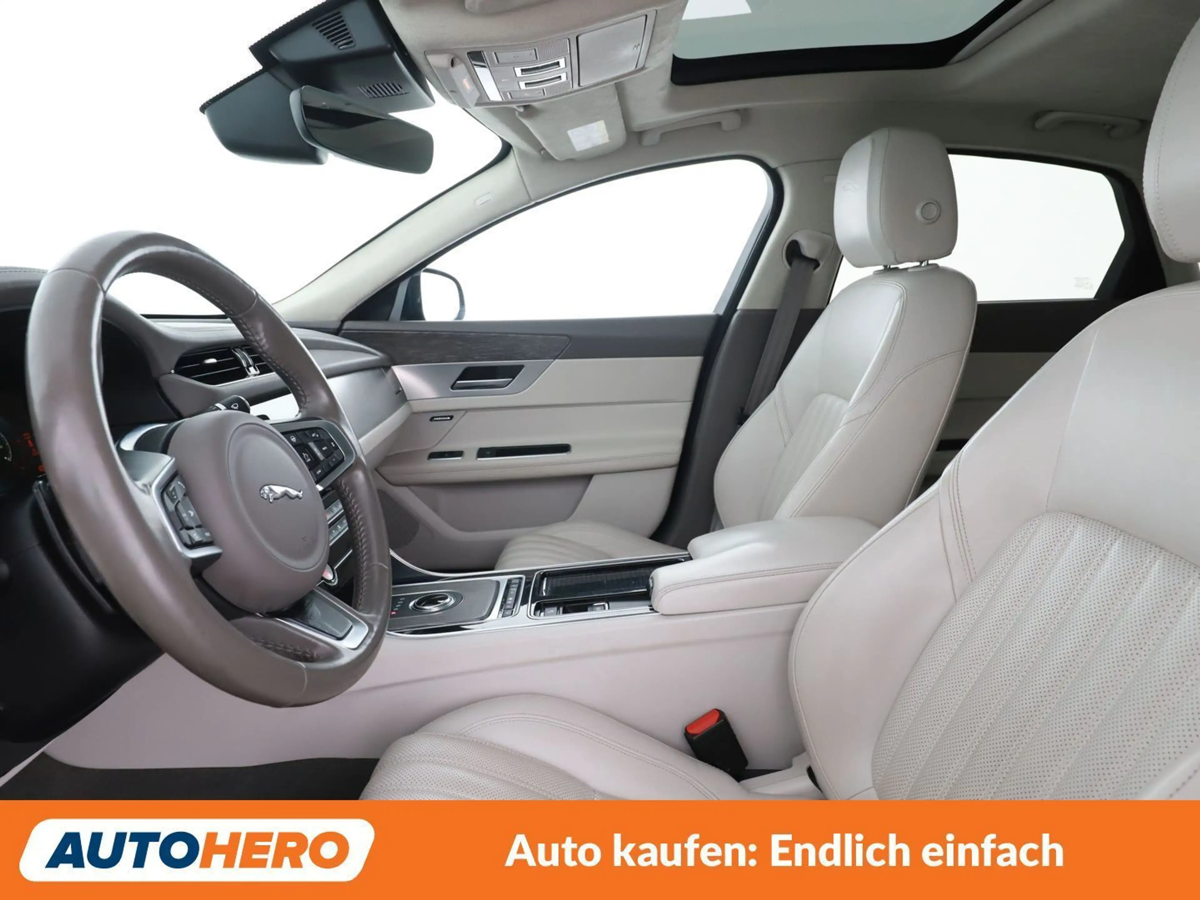 Jaguar XF 20d Portfolio AWD — photo 10