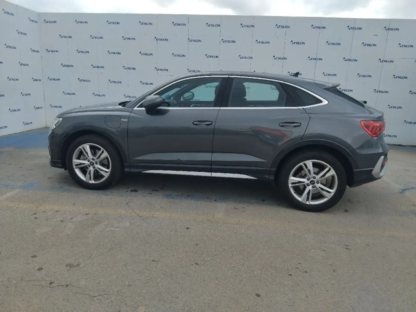 Audi Q3 45 TFSIe S line S-tronic Gris - 2