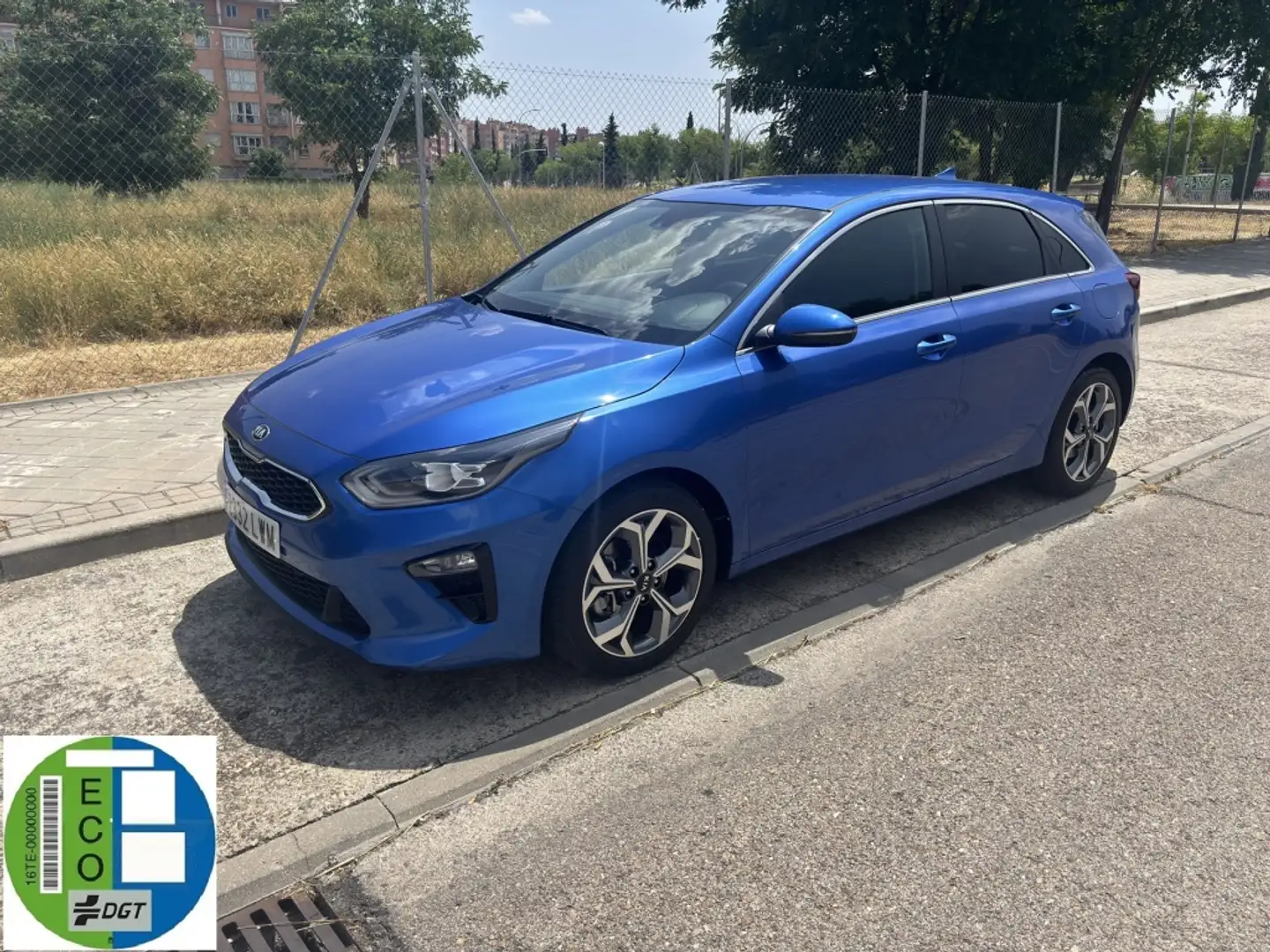 Kia Ceed / cee'd 1.6 MHEV iMT Eco-Dynamics Tech DCT 136 Bleu - 1